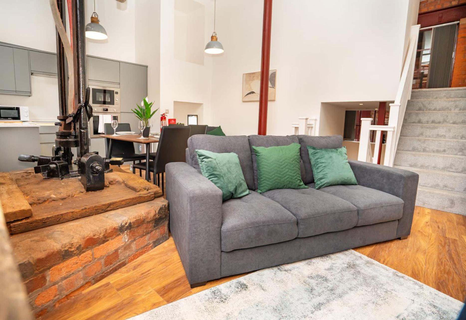 Stunning 2 Bed Warehouse Apartment,