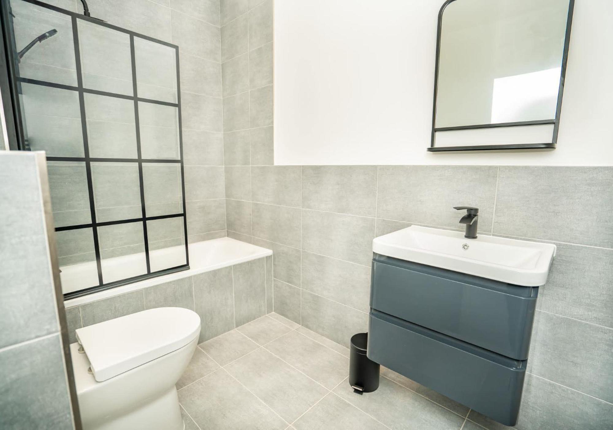 Stunning 2 Bed Warehouse Apartment, *
