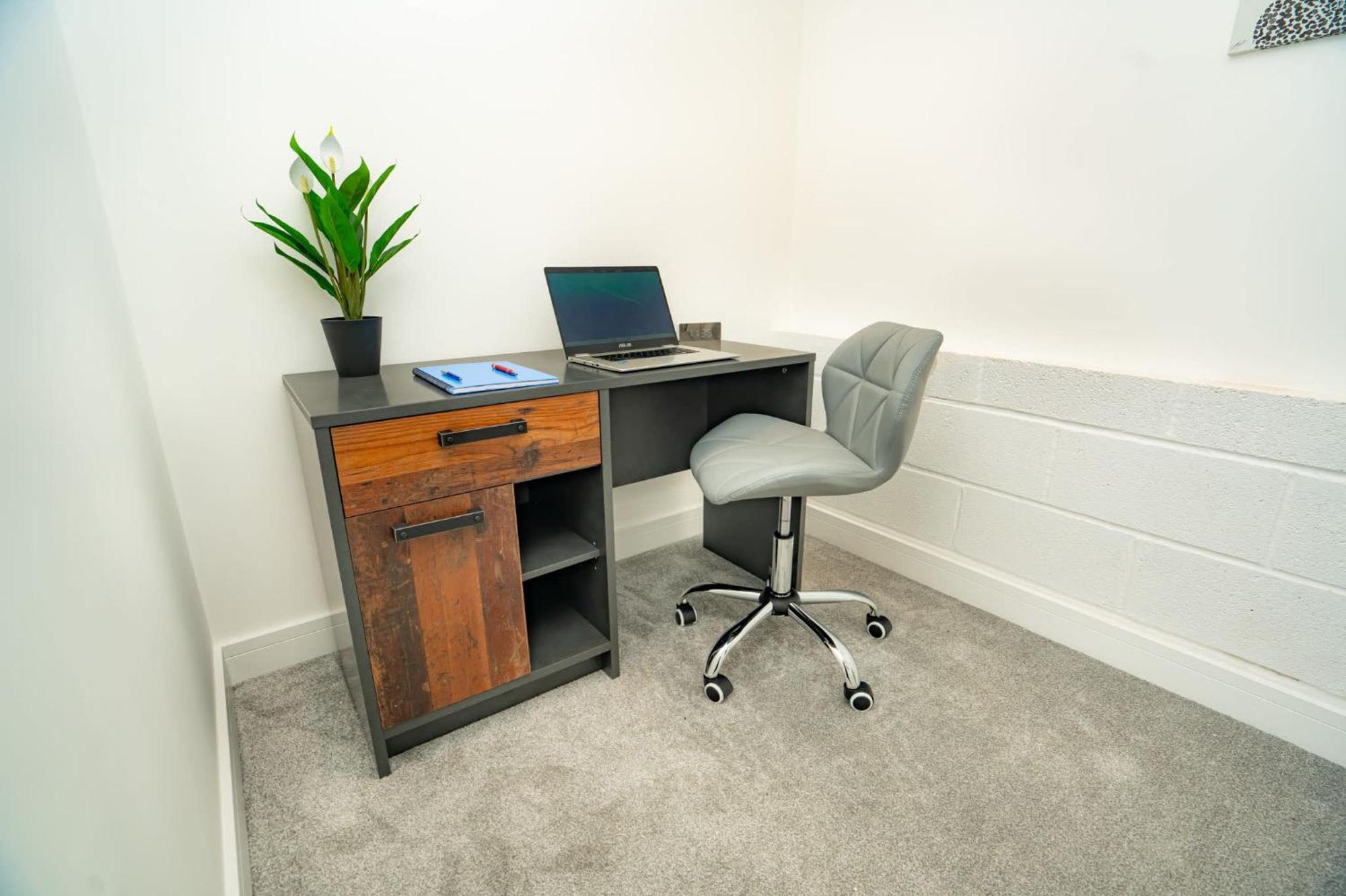 Stunning 2 Bed Warehouse Apartment, * Birmingham