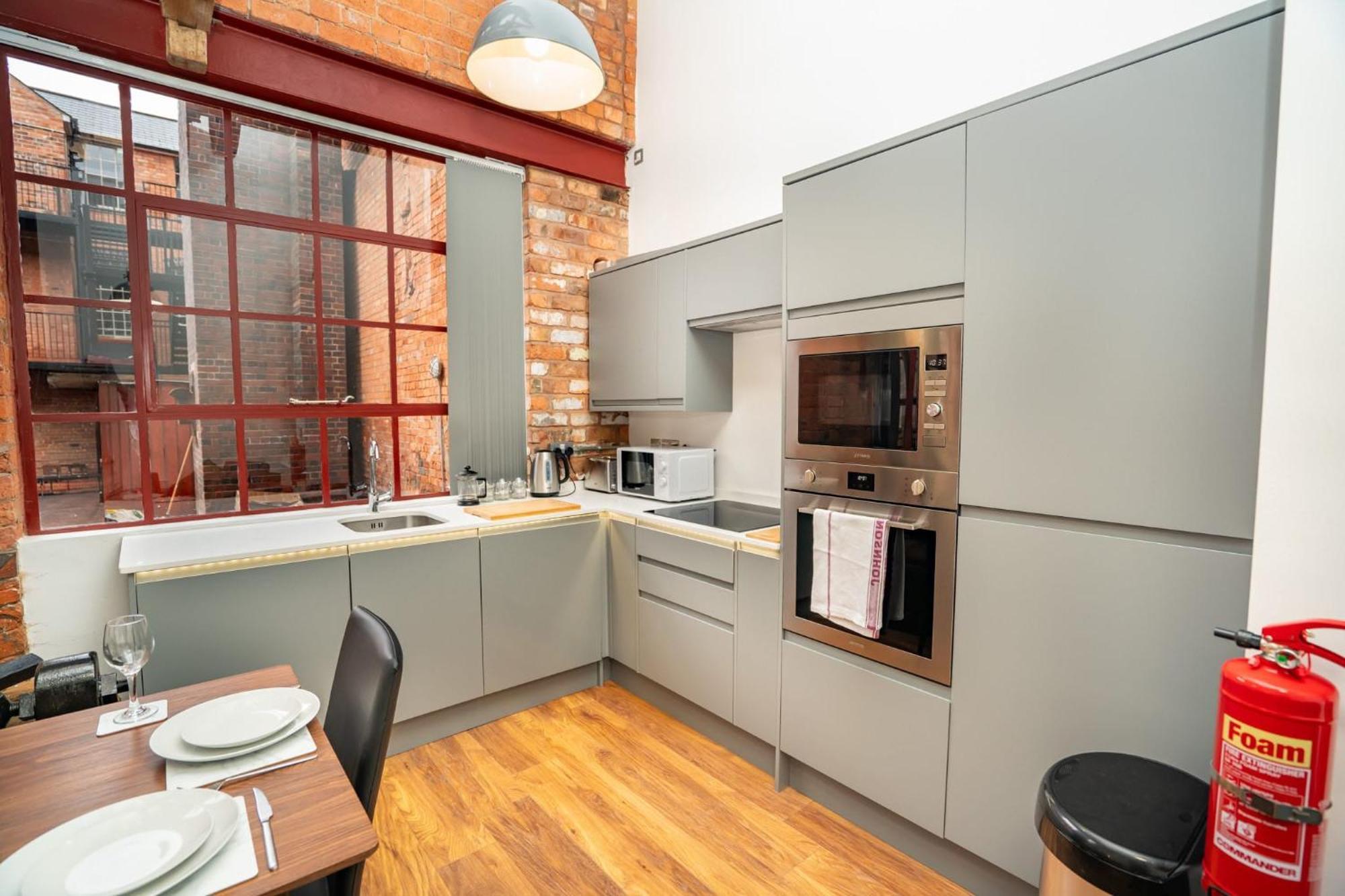 Stunning 2 Bed Warehouse Apartment, Birmingham
