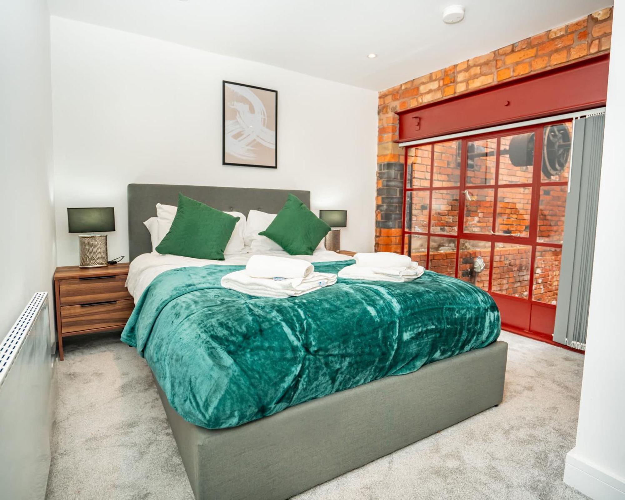 Stunning 2 Bed Warehouse Apartment, Apartment *