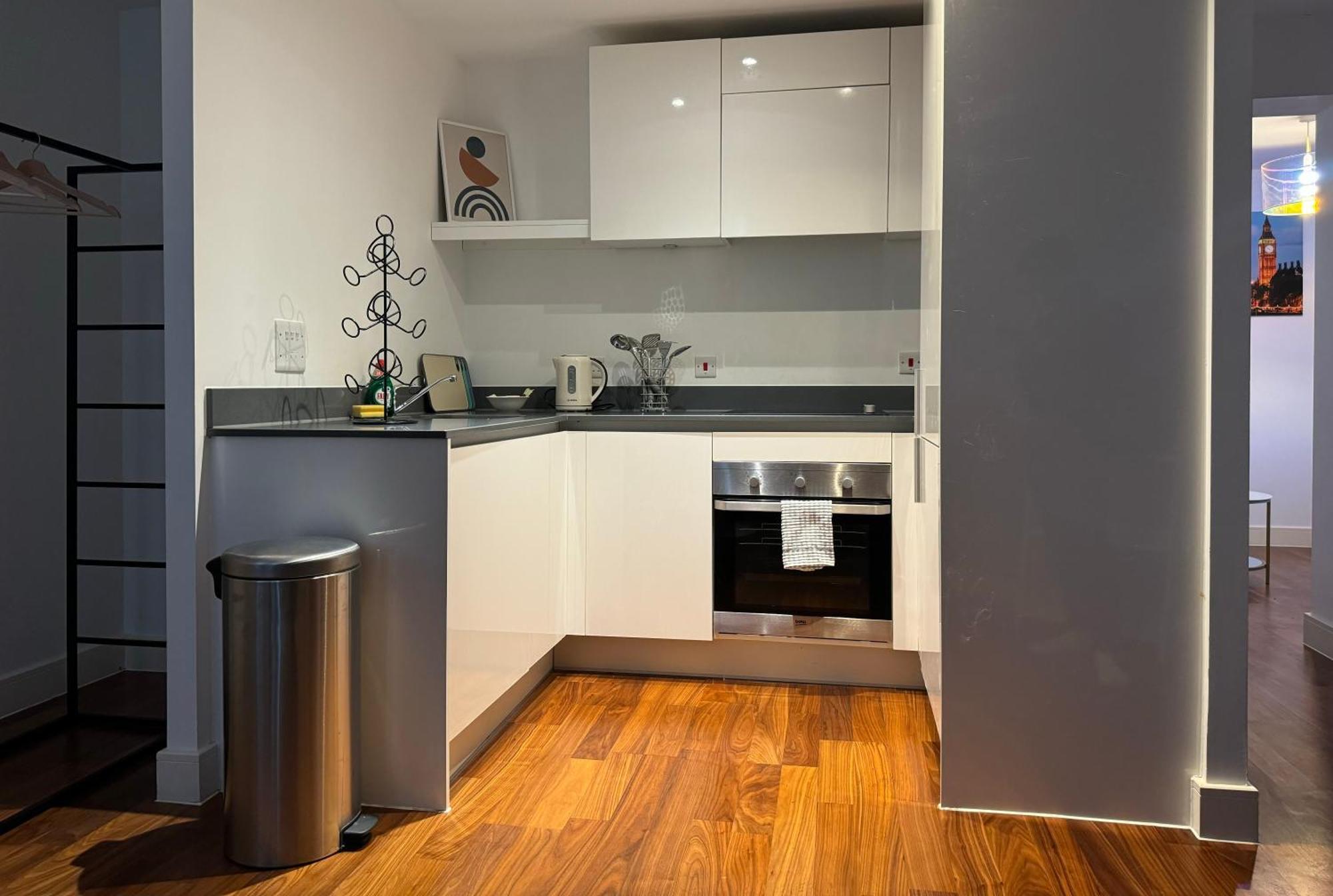 Apartment Stylish Comfy Centre With Free Netflix Jvt Short Lets *