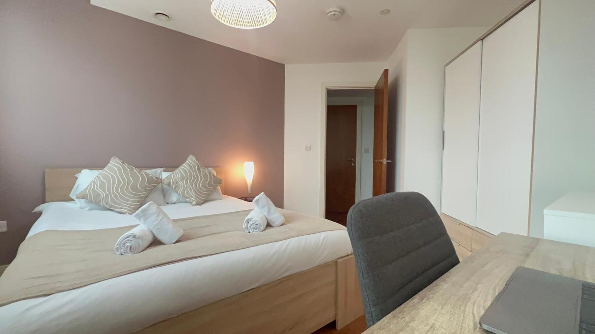 Stylish Comfy Centre With Free Netflix Jvt Short Lets * Birmingham