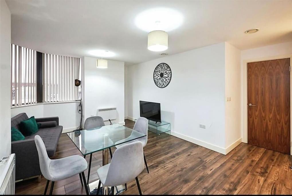 Modern 2-bedroom Kingsize Centre Apartment