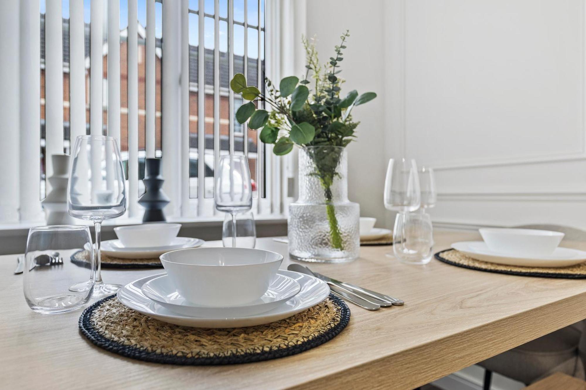 Inicio - New! Stunning - Free Parking - Sleeps 8 - Near M6 Villa *