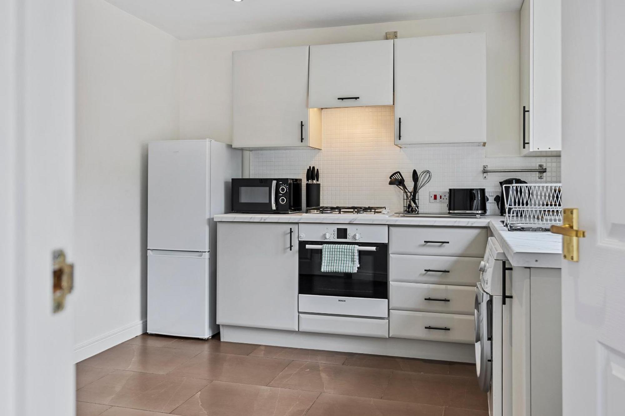 Inicio - New! Stunning - Free Parking - Sleeps 8 - Near M6 Villa