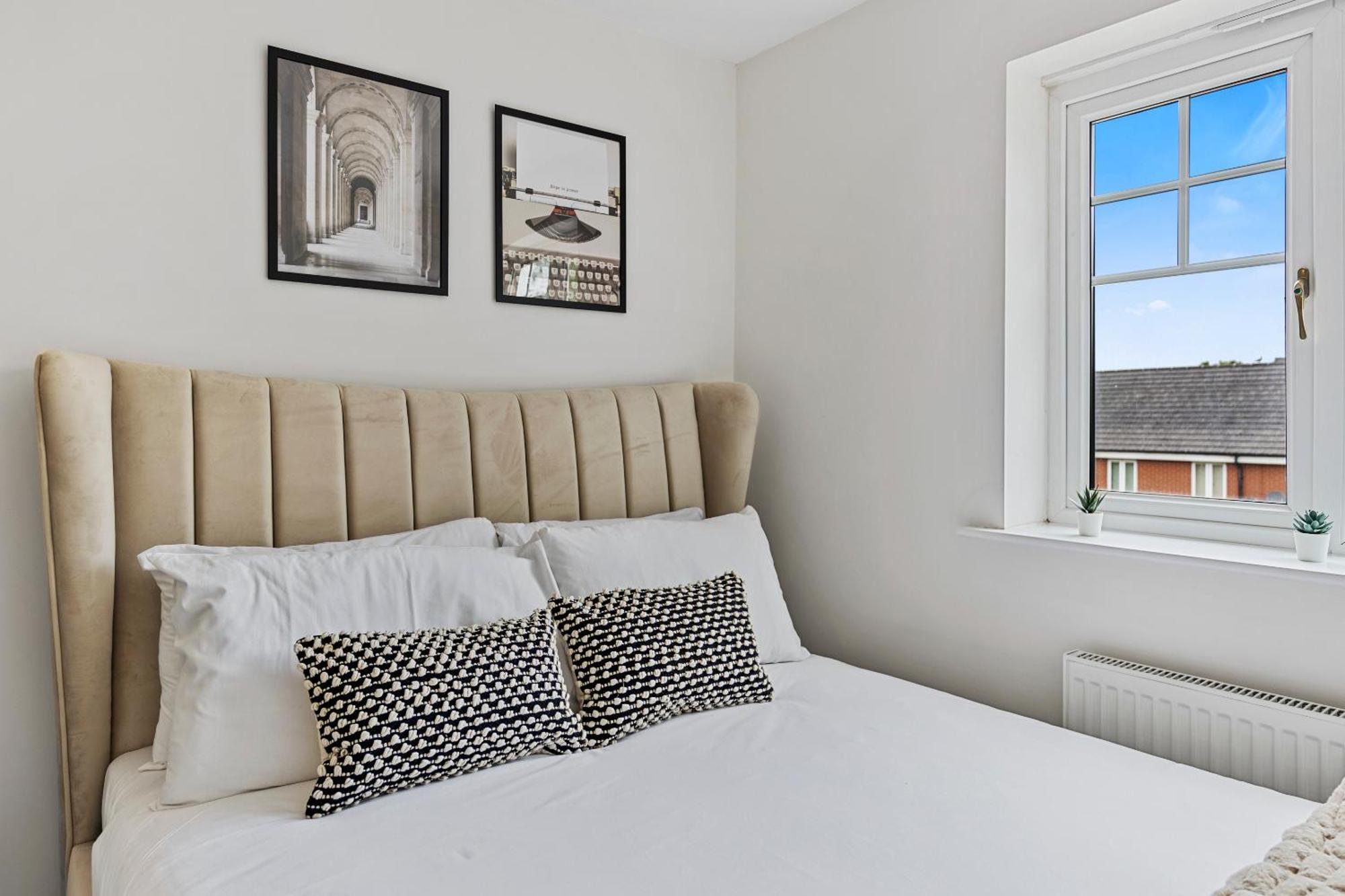 Inicio - New! Stunning - Free Parking - Sleeps 8 - Near M6 Villa