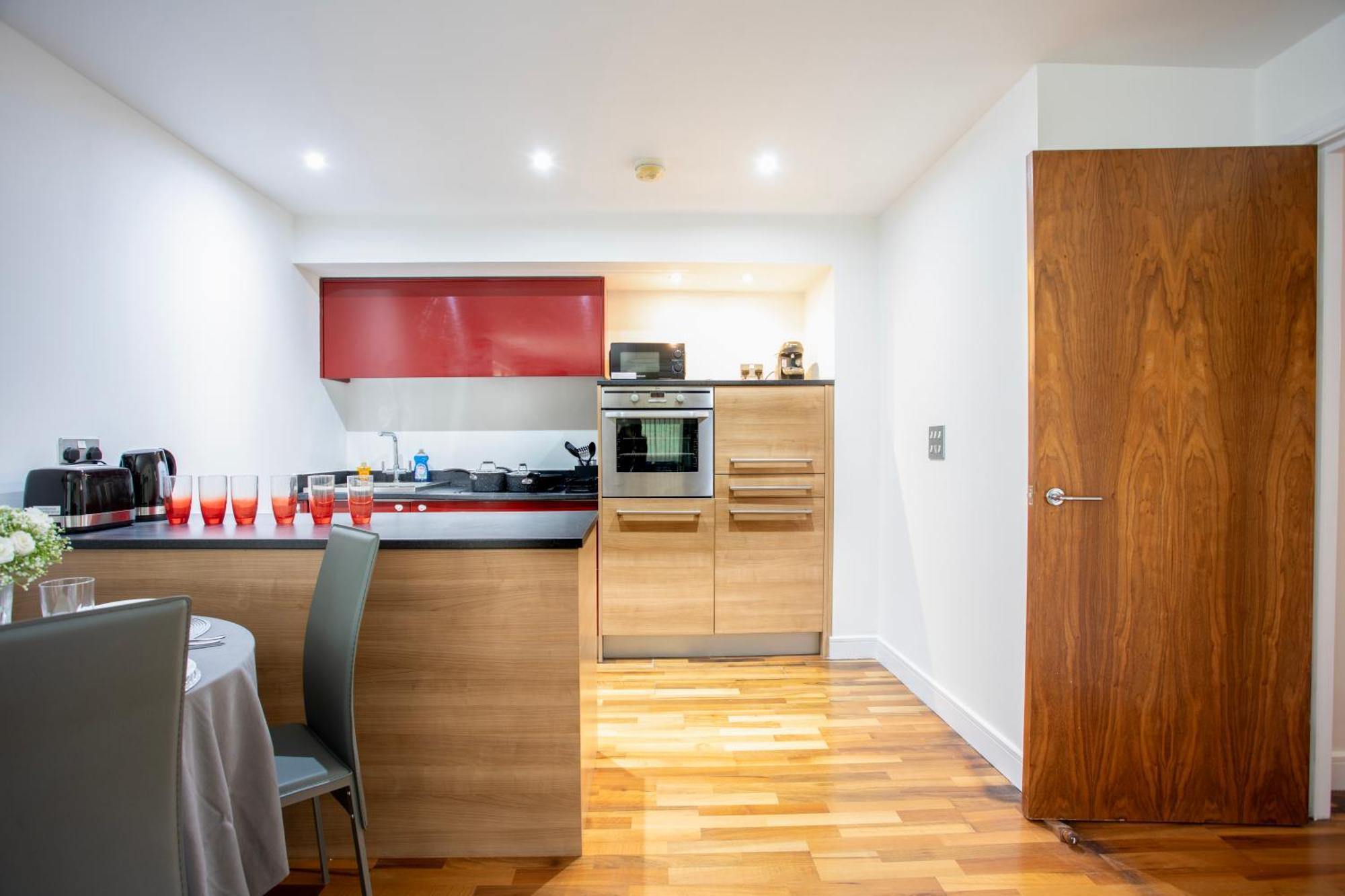 2 Bedroom Including Ensuite And Pool Table * Birmingham