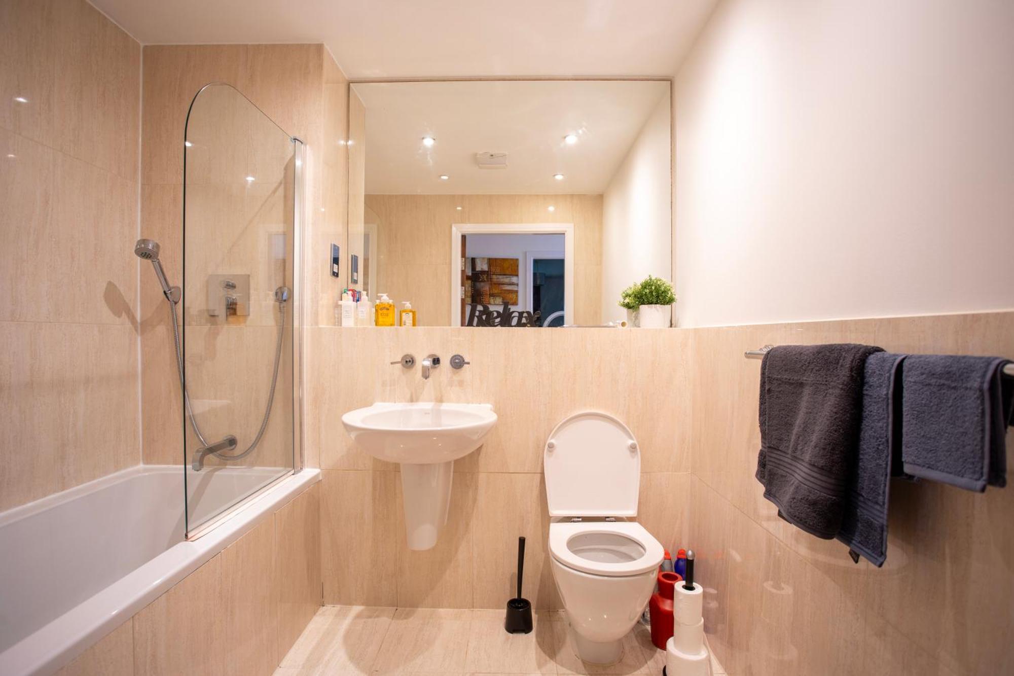 2 Bedroom Including Ensuite And Pool Table *