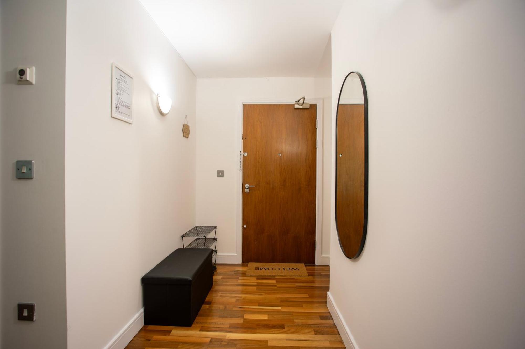 2 Bedroom Including Ensuite And Pool Table * Birmingham