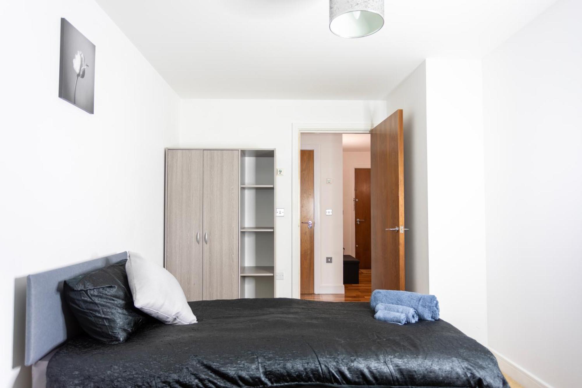 2 Bedroom Including Ensuite And Pool Table * Birmingham