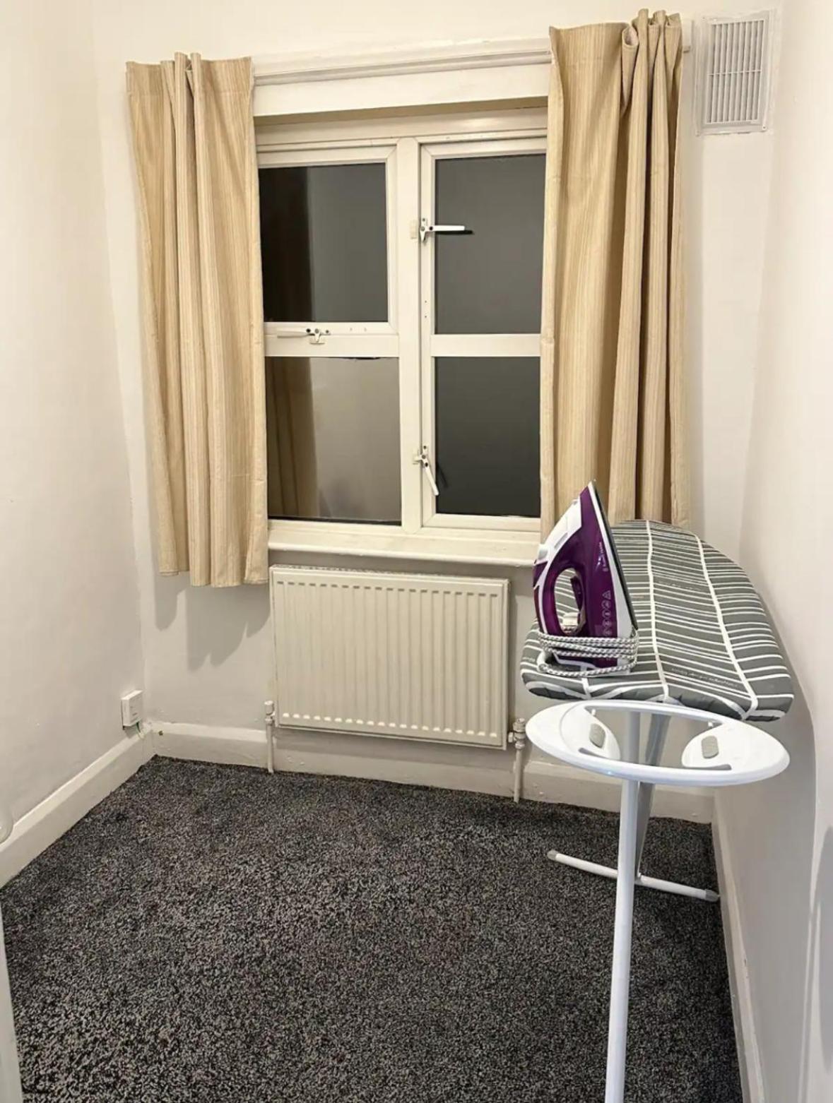Apartment Cosy 3 Bedroom House, Sleeps 7 People In Birmingham