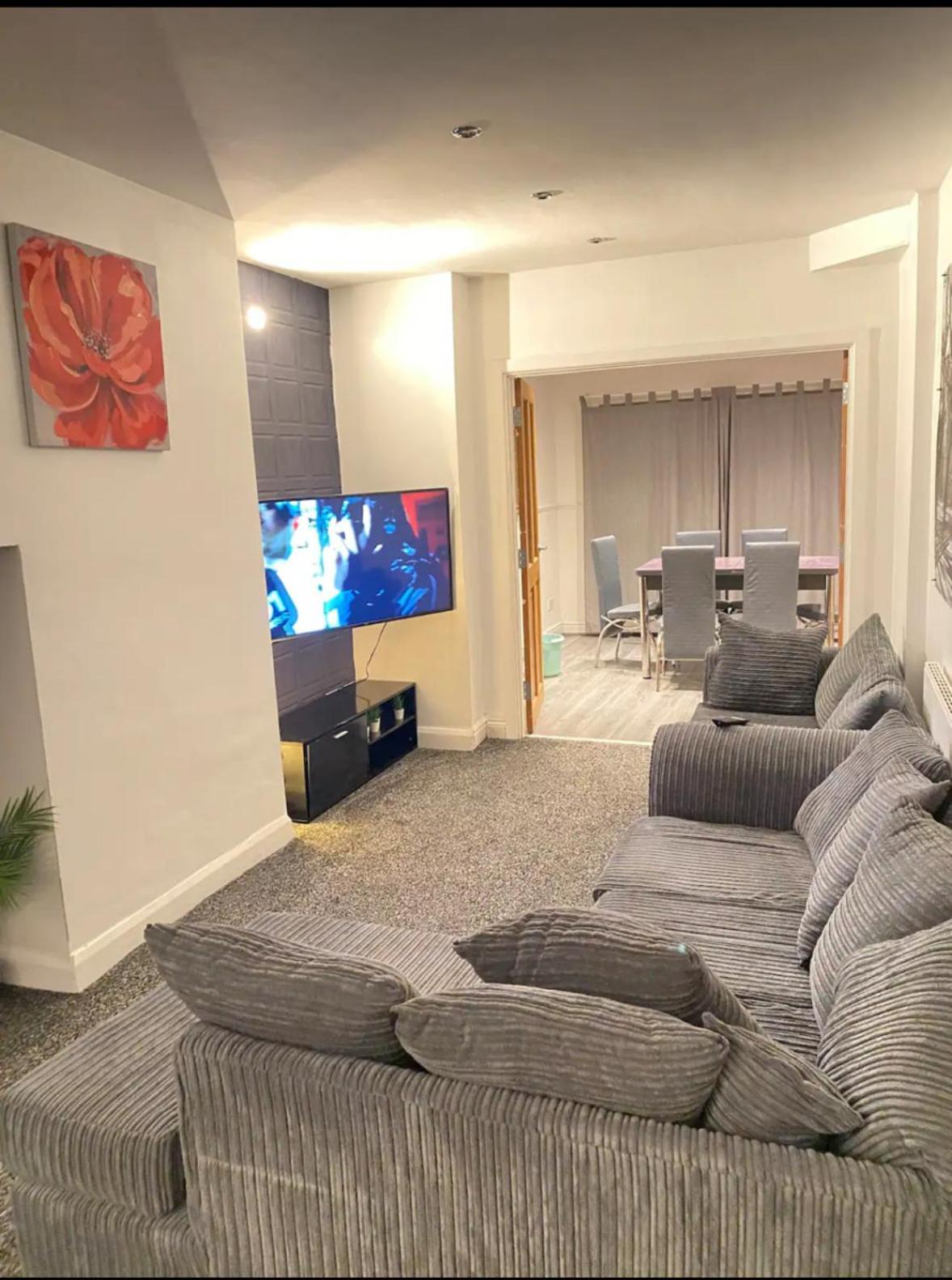 Apartment Cosy 3 Bedroom House, Sleeps 7 People In *