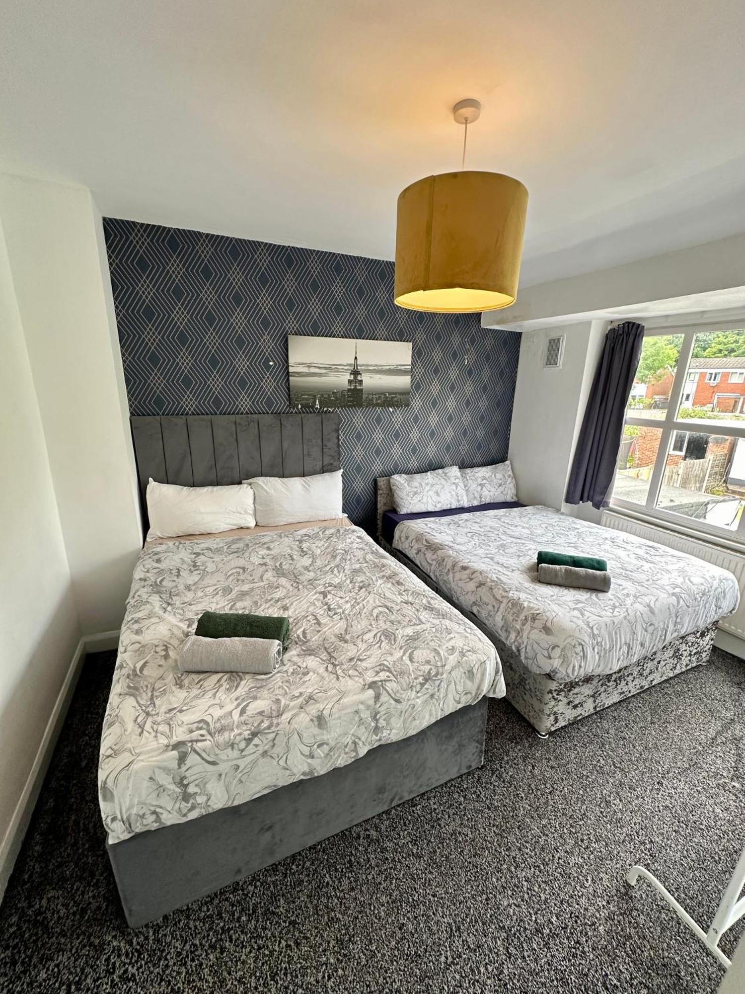 Cosy 3 Bedroom House, Sleeps 7 People In Apartment Birmingham