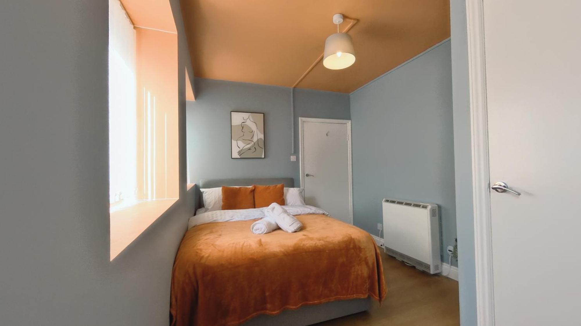 Apartment New Colourful & Spacious 2 Bedroom In With Free Wifi, Parking And Keyless Access Birmingham