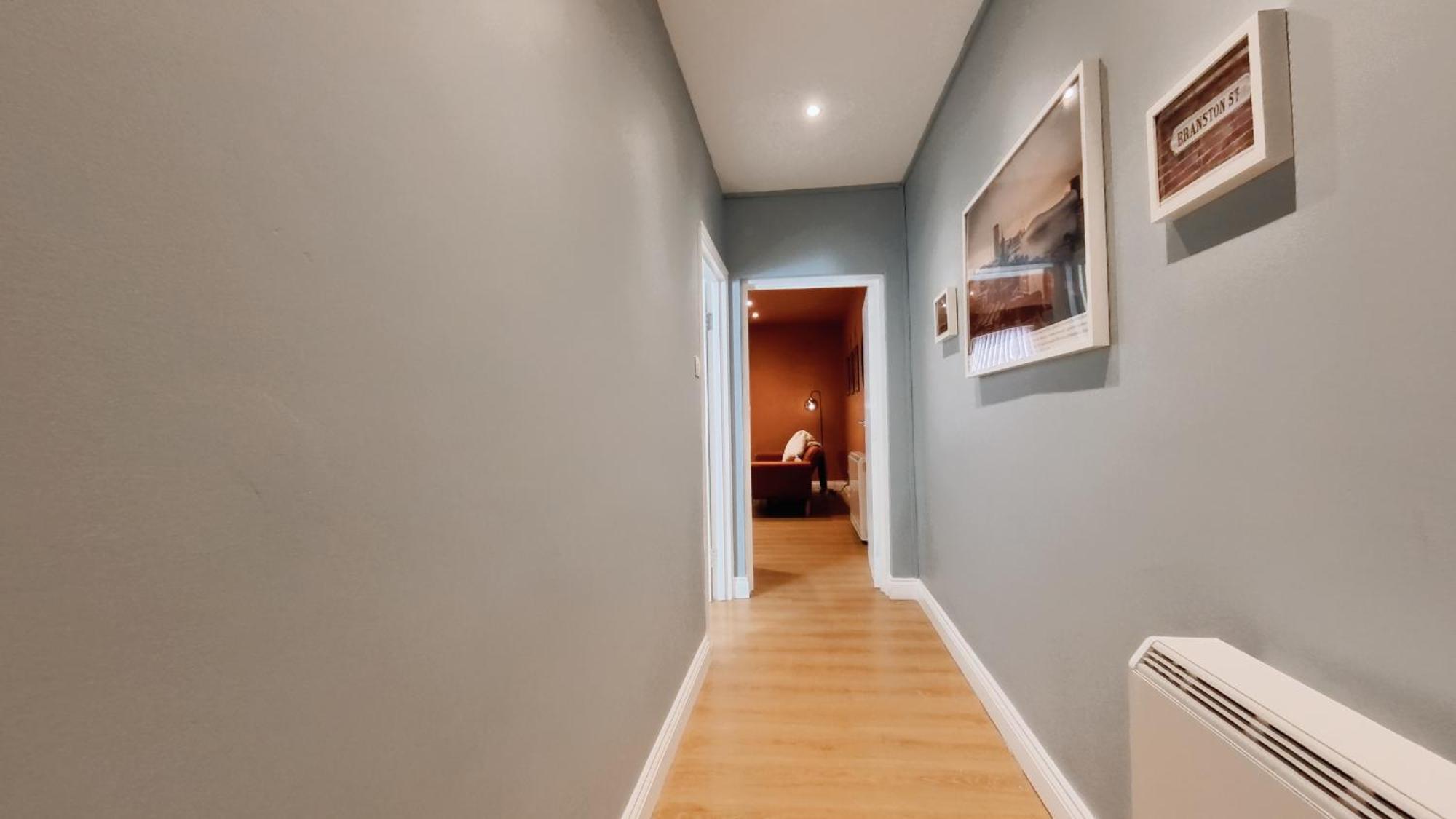 New Colourful & Spacious 2 Bedroom In With Free Wifi, Parking And Keyless Access Apartment Birmingham