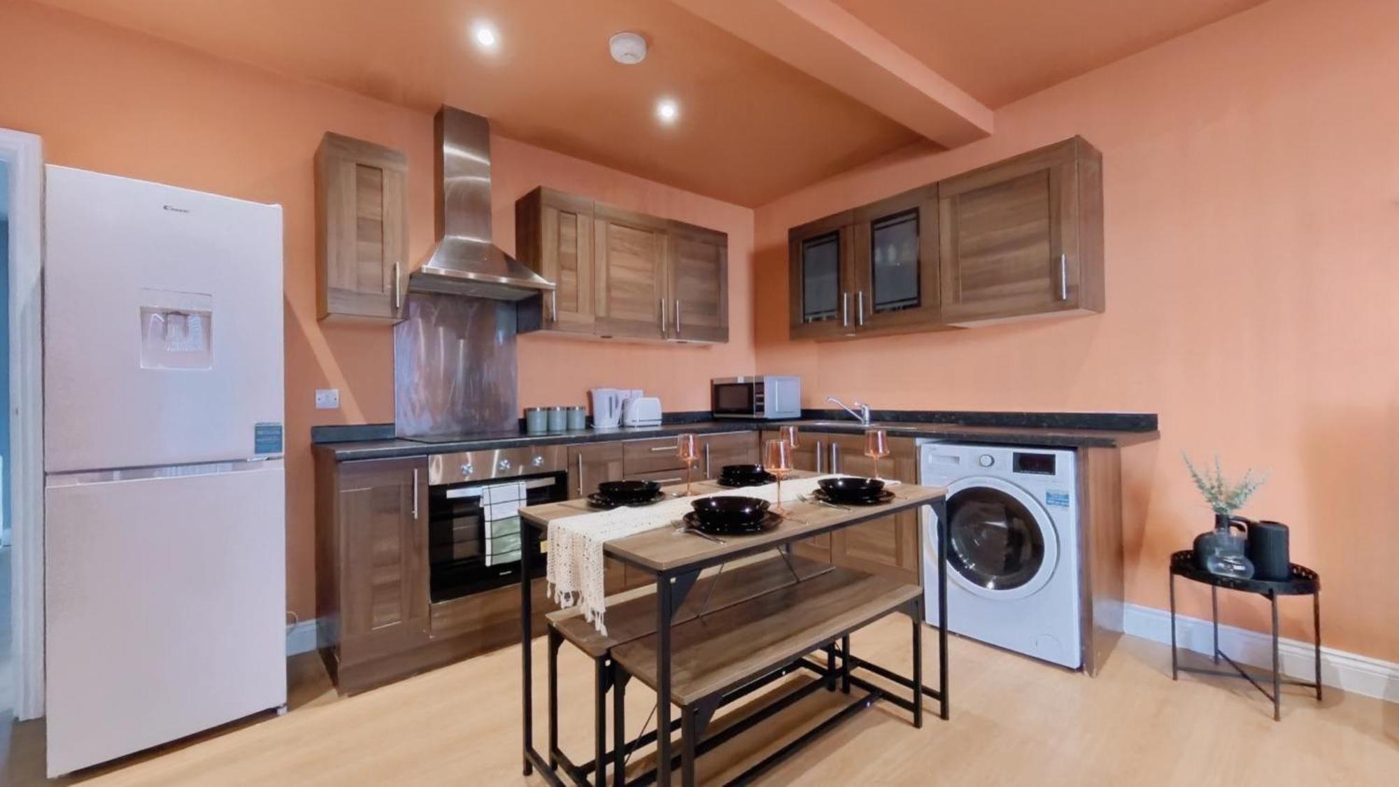 Apartment New Colourful & Spacious 2 Bedroom In With Free Wifi, Parking And Keyless Access Birmingham