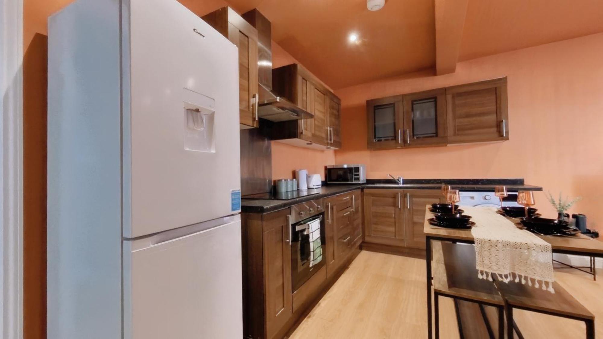 New Colourful & Spacious 2 Bedroom In With Free Wifi, Parking And Keyless Access Apartment Birmingham