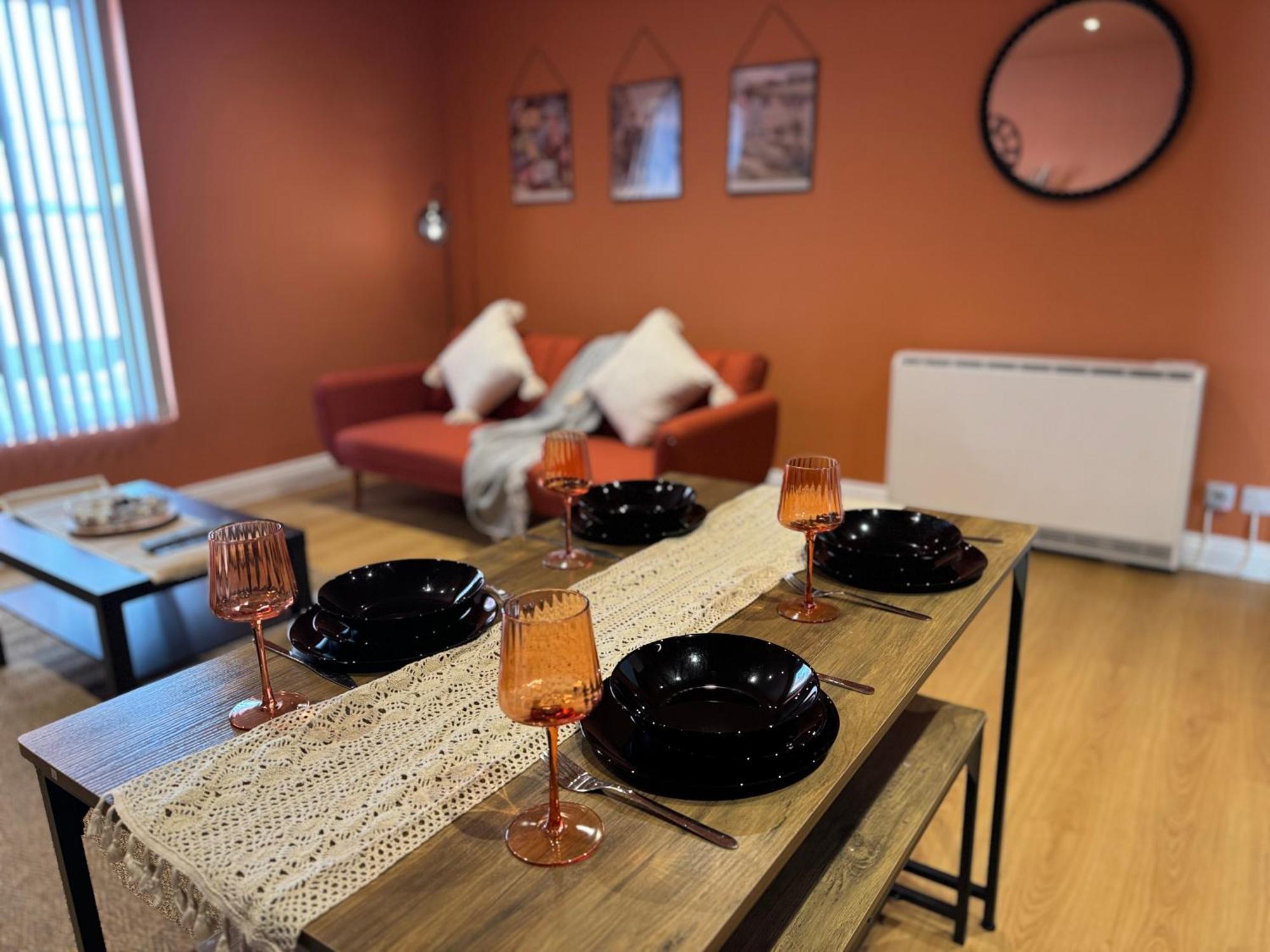 New Colourful & Spacious 2 Bedroom In With Free Wifi, Parking And Keyless Access Birmingham