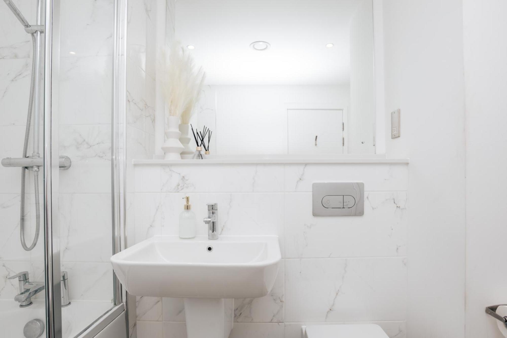 Luxury 2 Bedroom Apartment, Broad Street Apartment