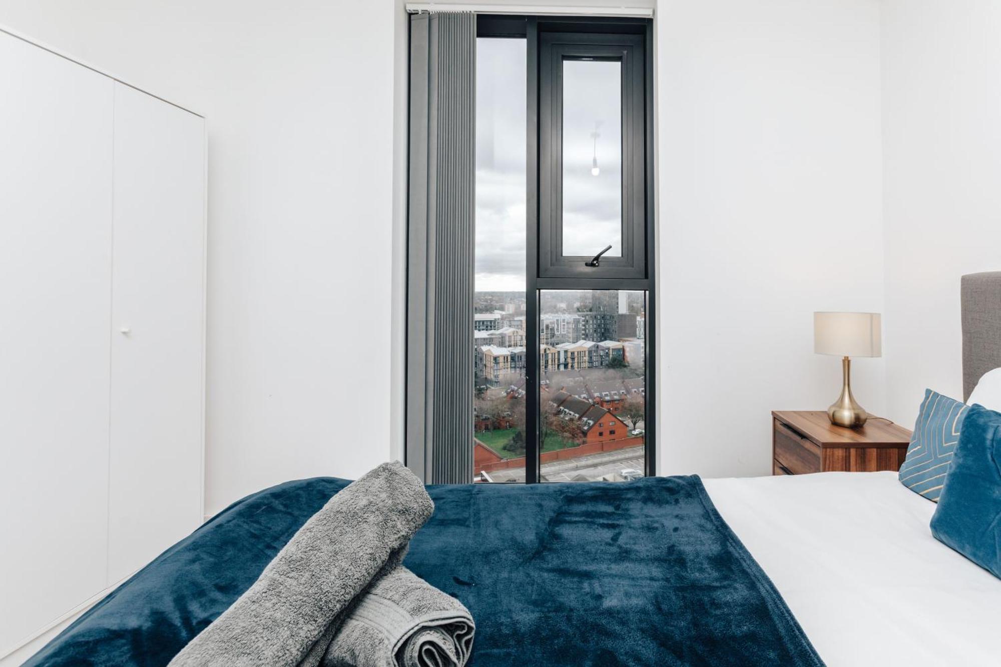 Luxury 2 Bedroom Apartment, Broad Street *