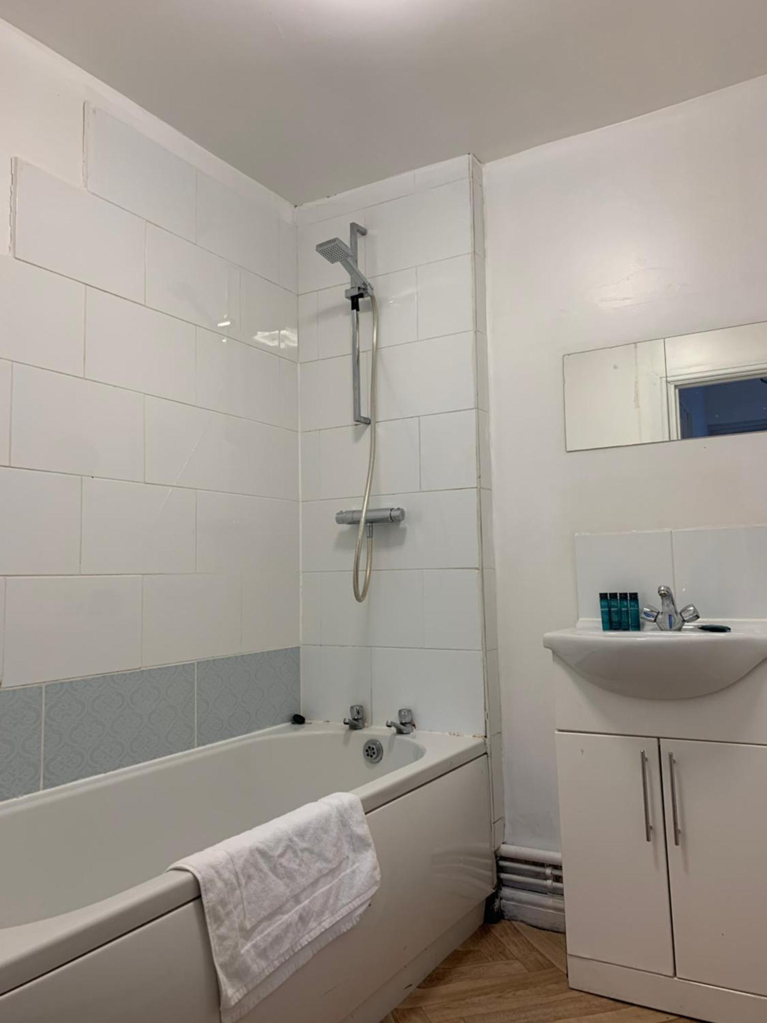 Tudors Esuites Two Bedroom Birmingham