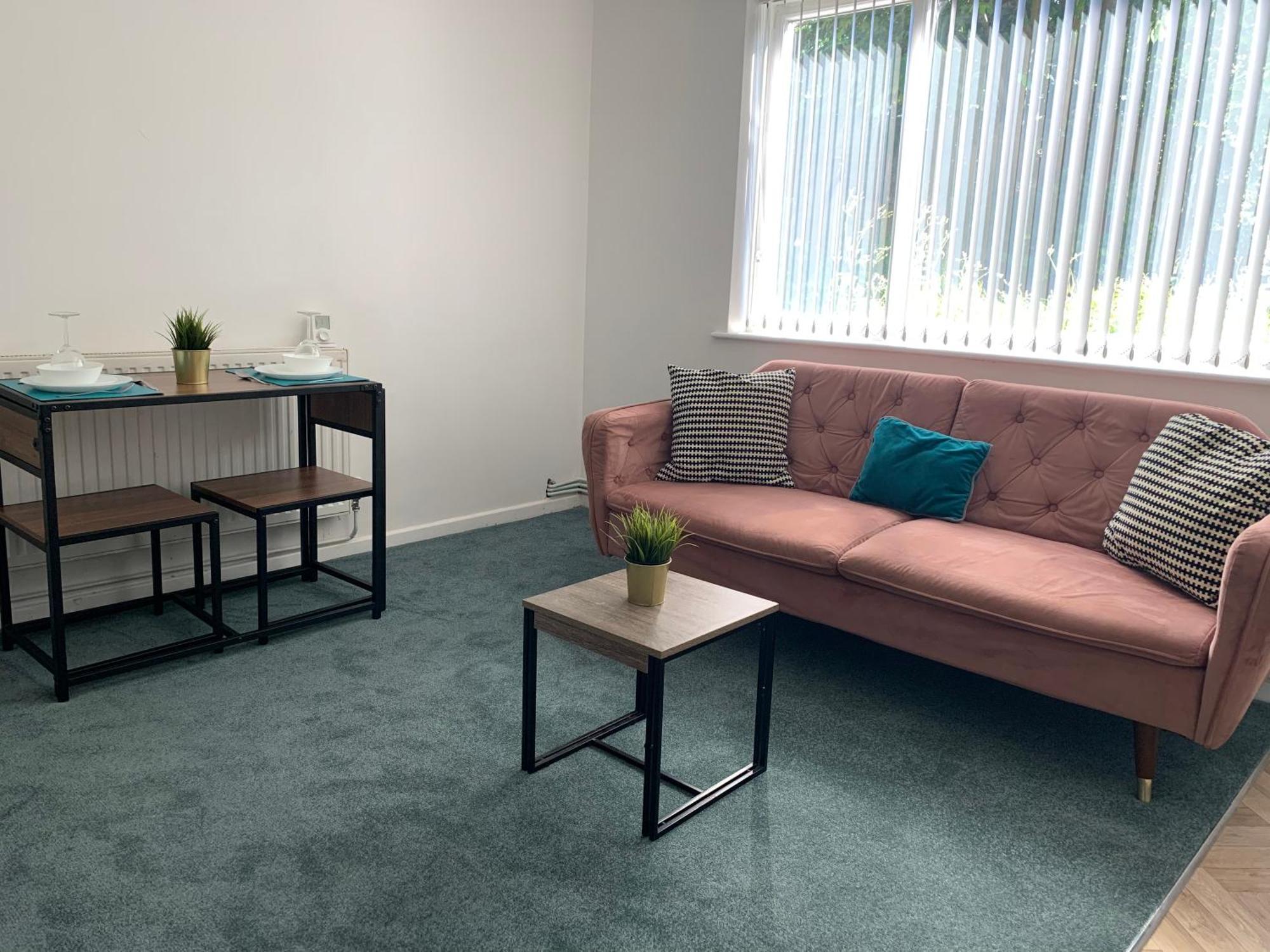 Tudors Esuites Two Bedroom * Birmingham