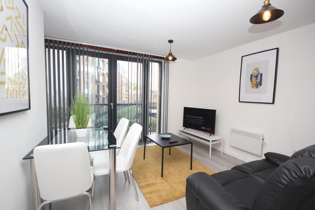 Host & - Southside Apartment *