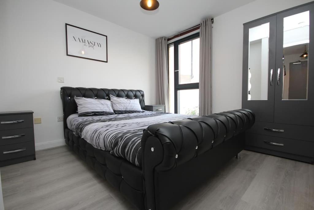 Host & - Southside Apartment *