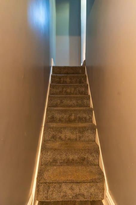 2-bed Luxury With Free Parking Apartment *