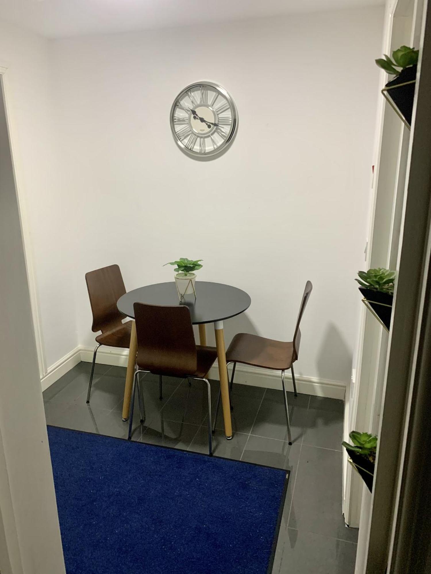 Holiday home Modern & Cosy 2-bed Near Nec, Airport & Jlr! *