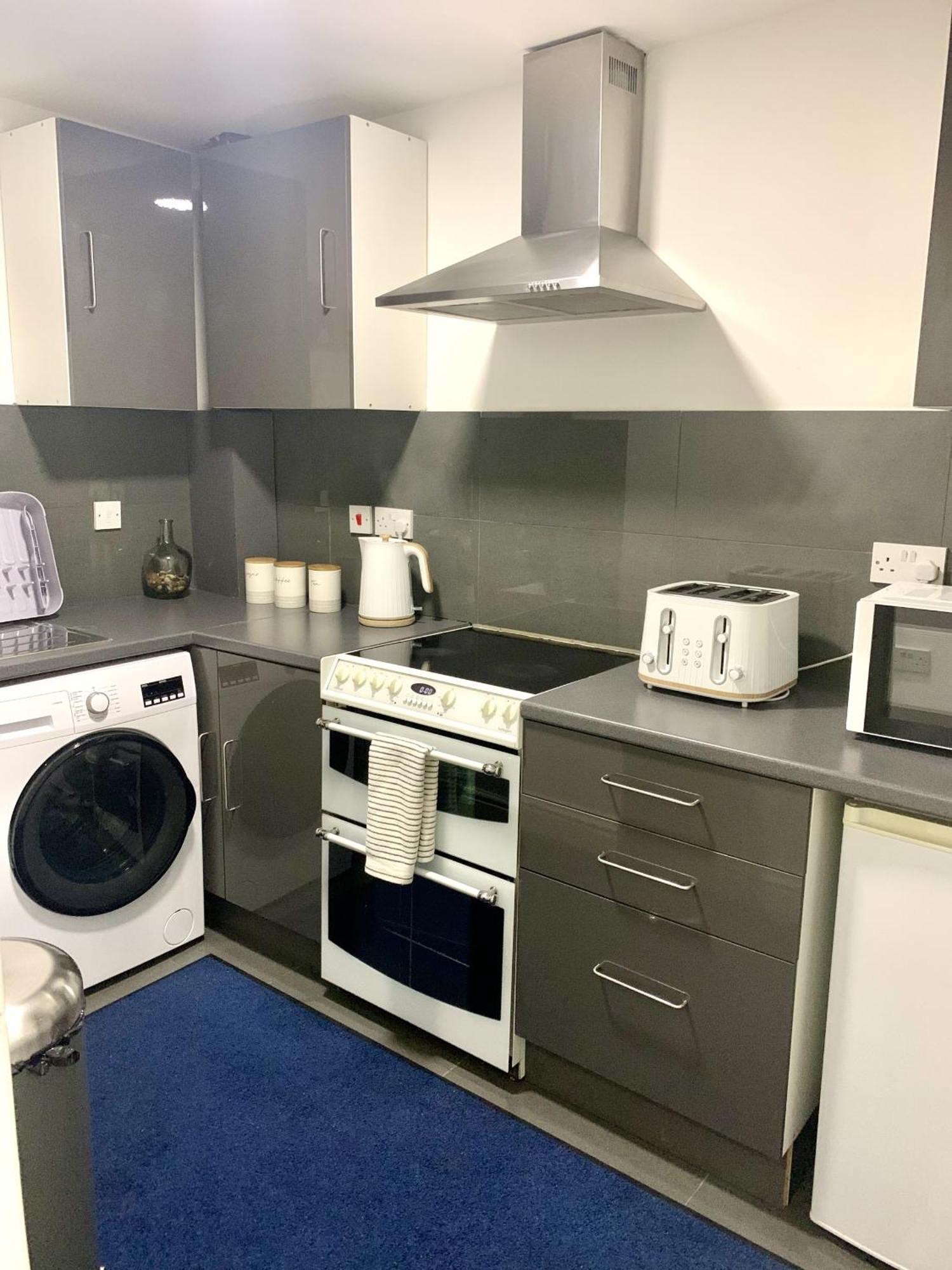 Holiday home Modern & Cosy 2-bed Near Nec, Airport & Jlr! *
