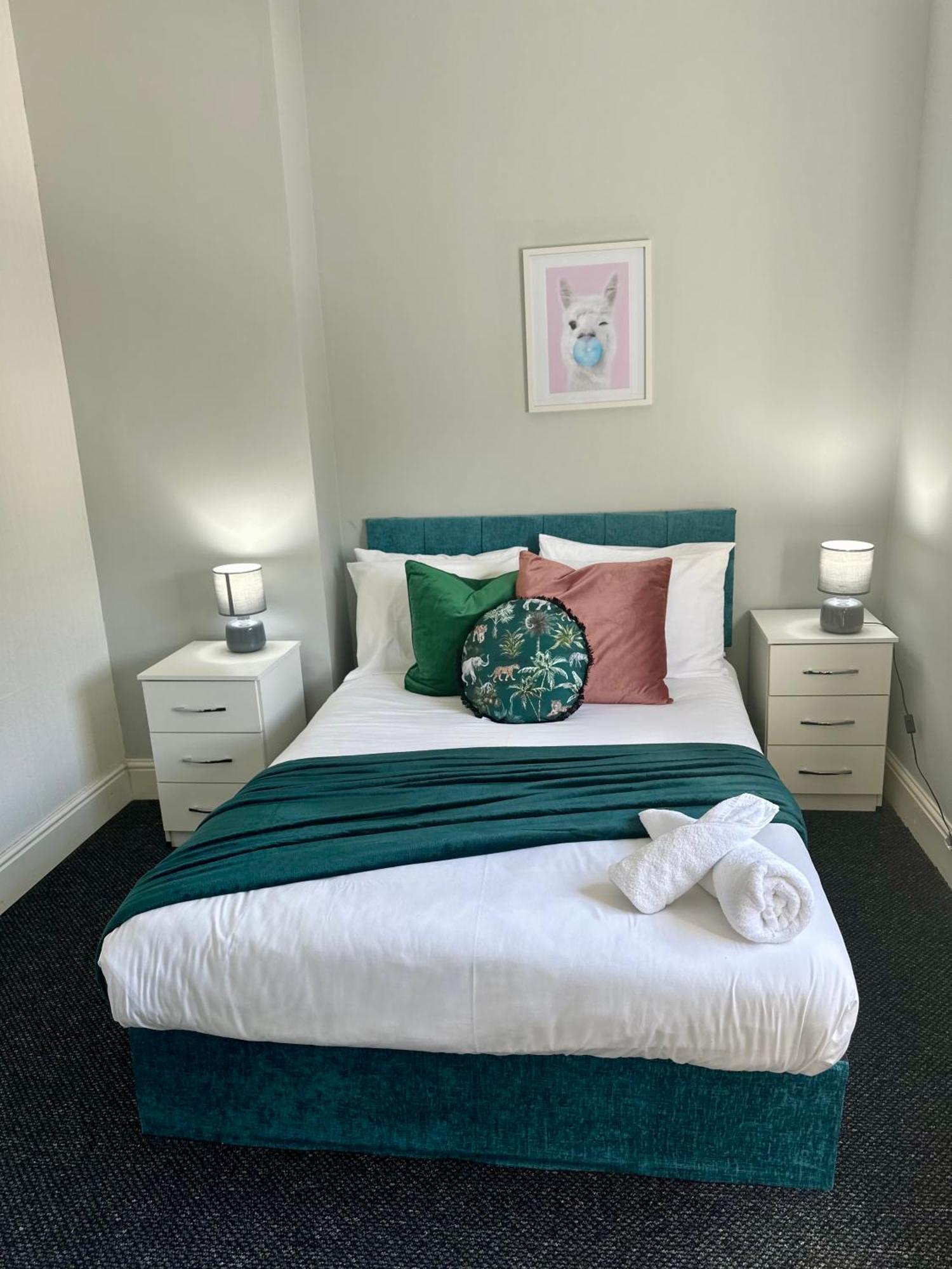 Elegant 5 Bedrooms Split Level * Birmingham