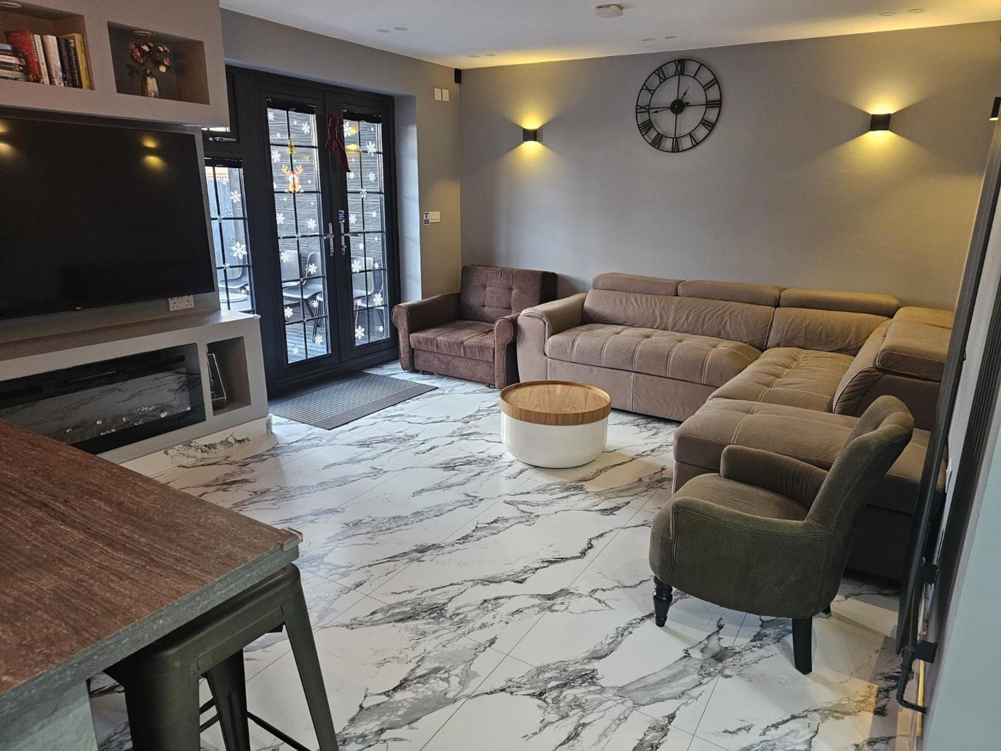 Urban Escape *4 Bedroom House* With Free Parking Holiday home Birmingham