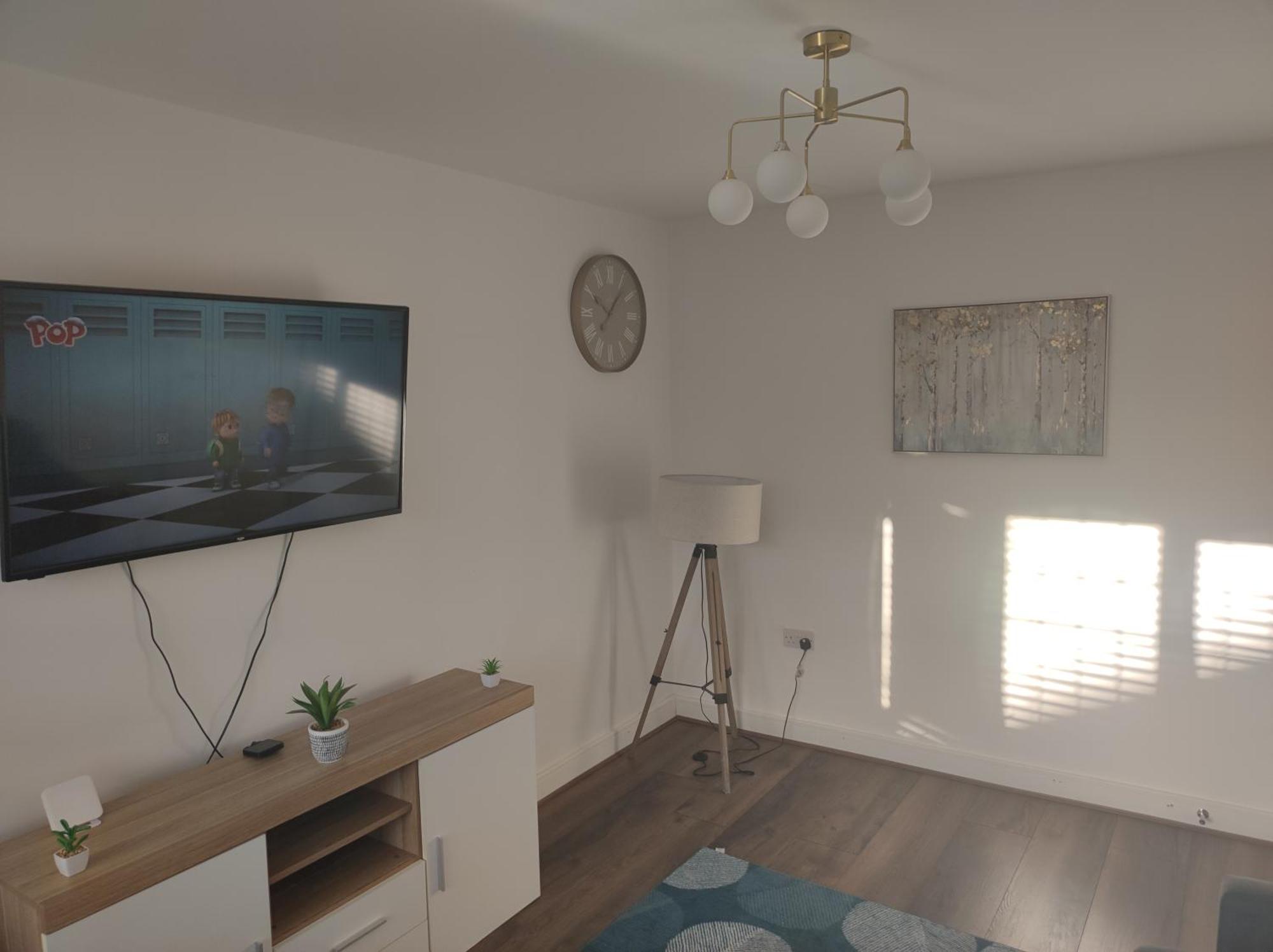 House In Great Barr, With Parking And Garden Birmingham