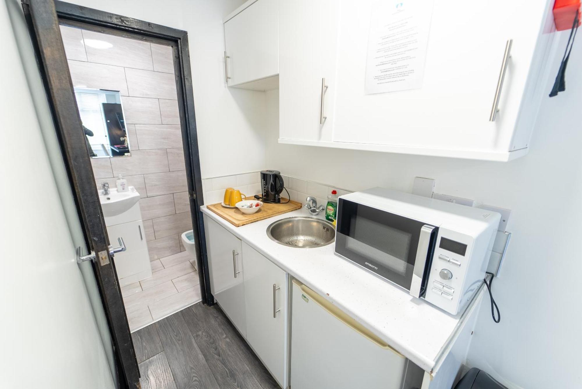 Compact Available Close To Uob And 10mins From The City! Birmingham