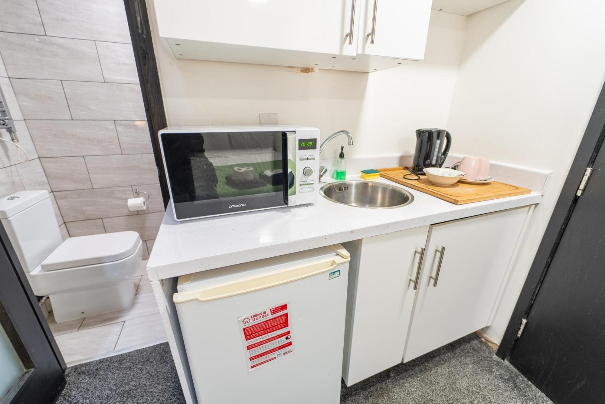 Apartment Compact Available Close To Uob And 10mins From The City! *