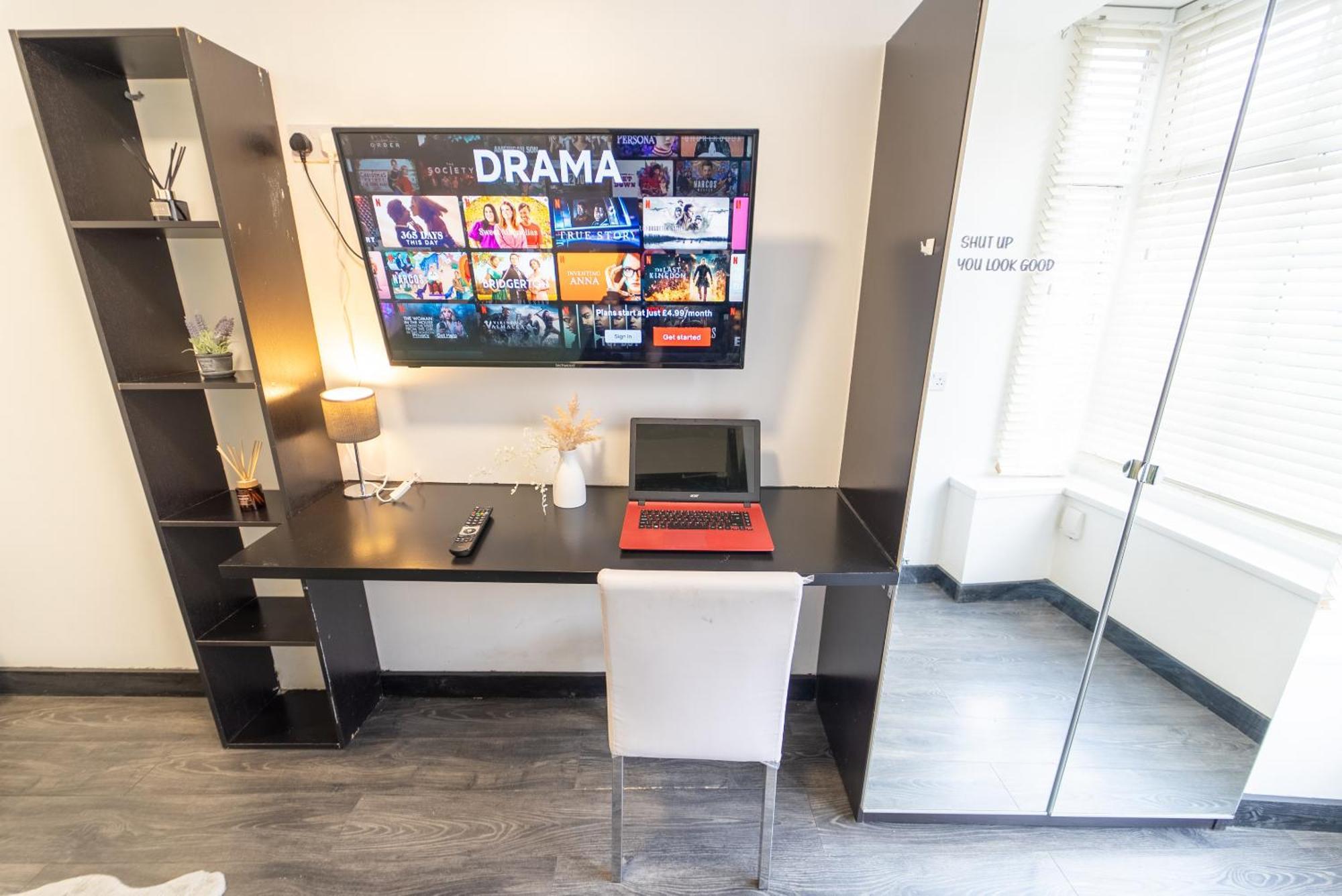 Compact Available Close To Uob And 10mins From The City! Apartment Birmingham