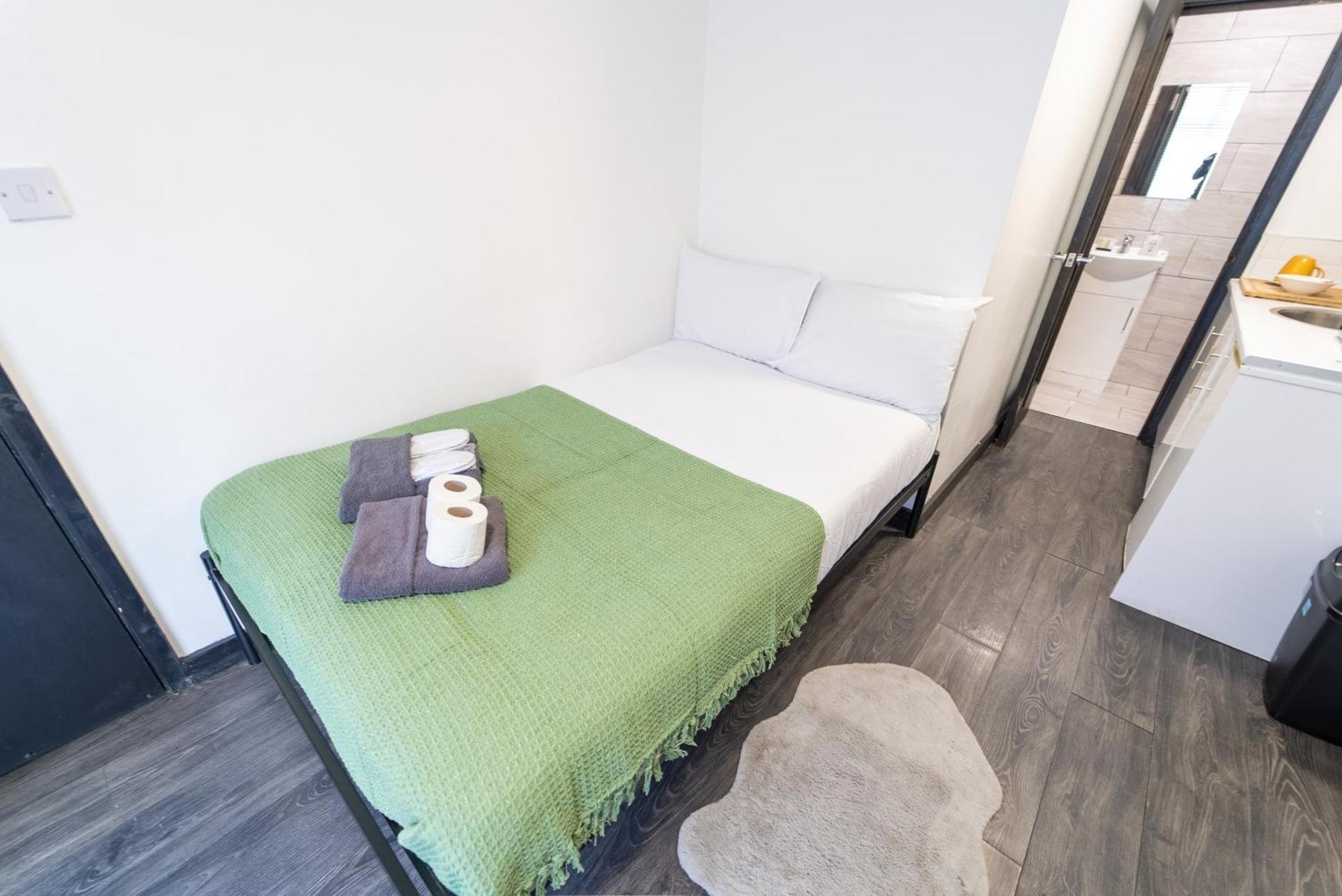 Compact Available Close To Uob And 10mins From The City! * Birmingham