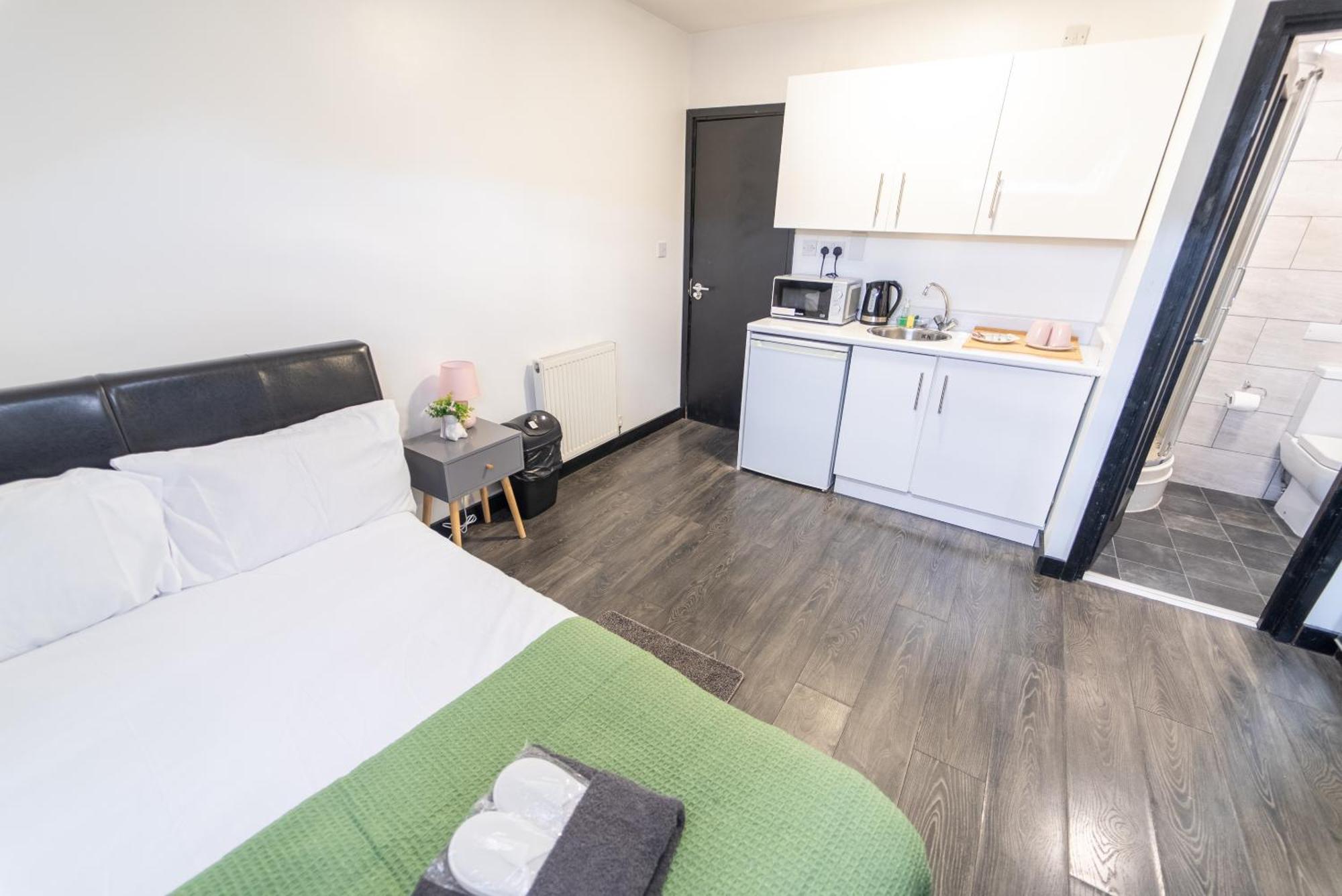 Compact Available Close To Uob And 10mins From The City! *