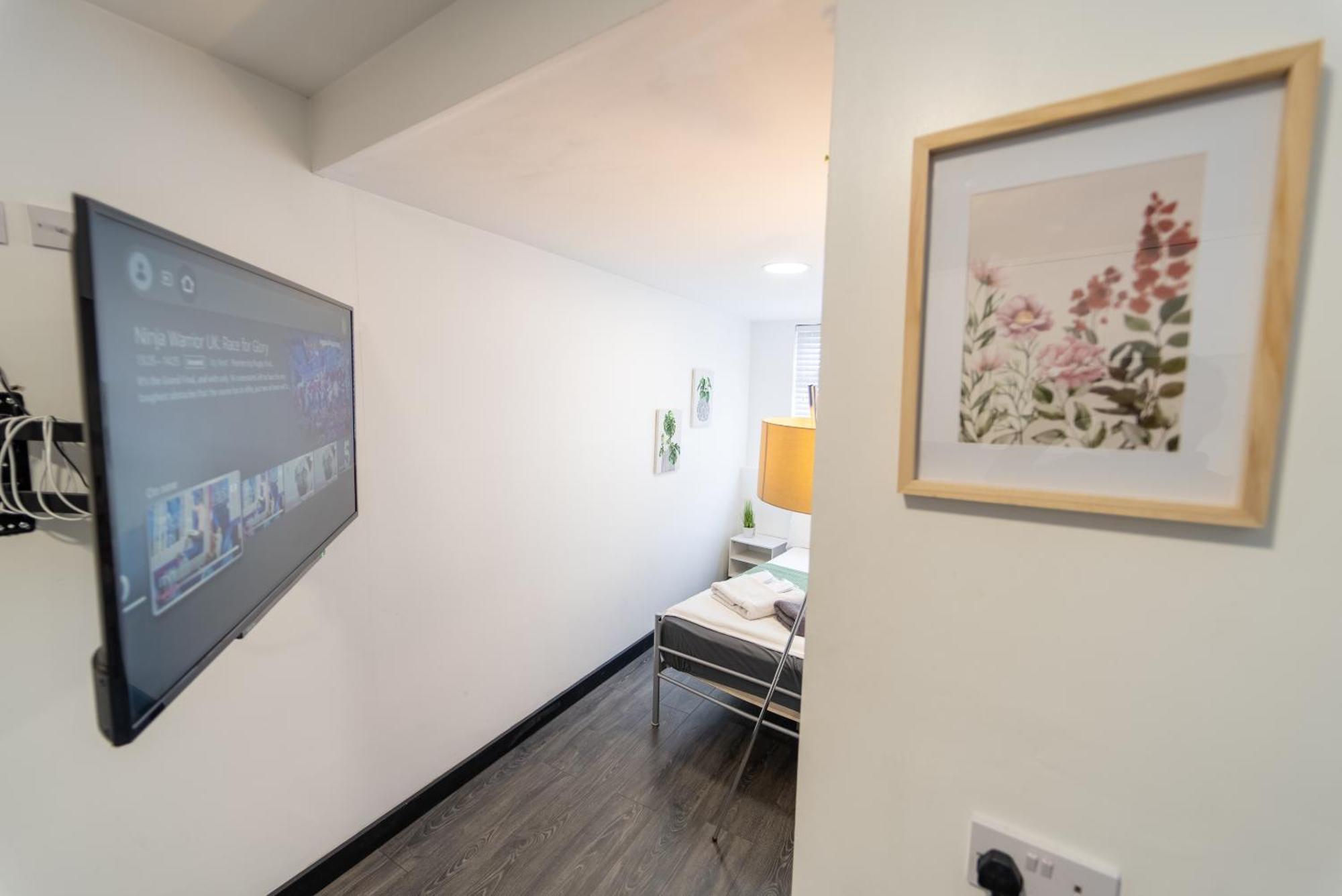 Compact Available Close To Uob And 10mins From The City! Birmingham