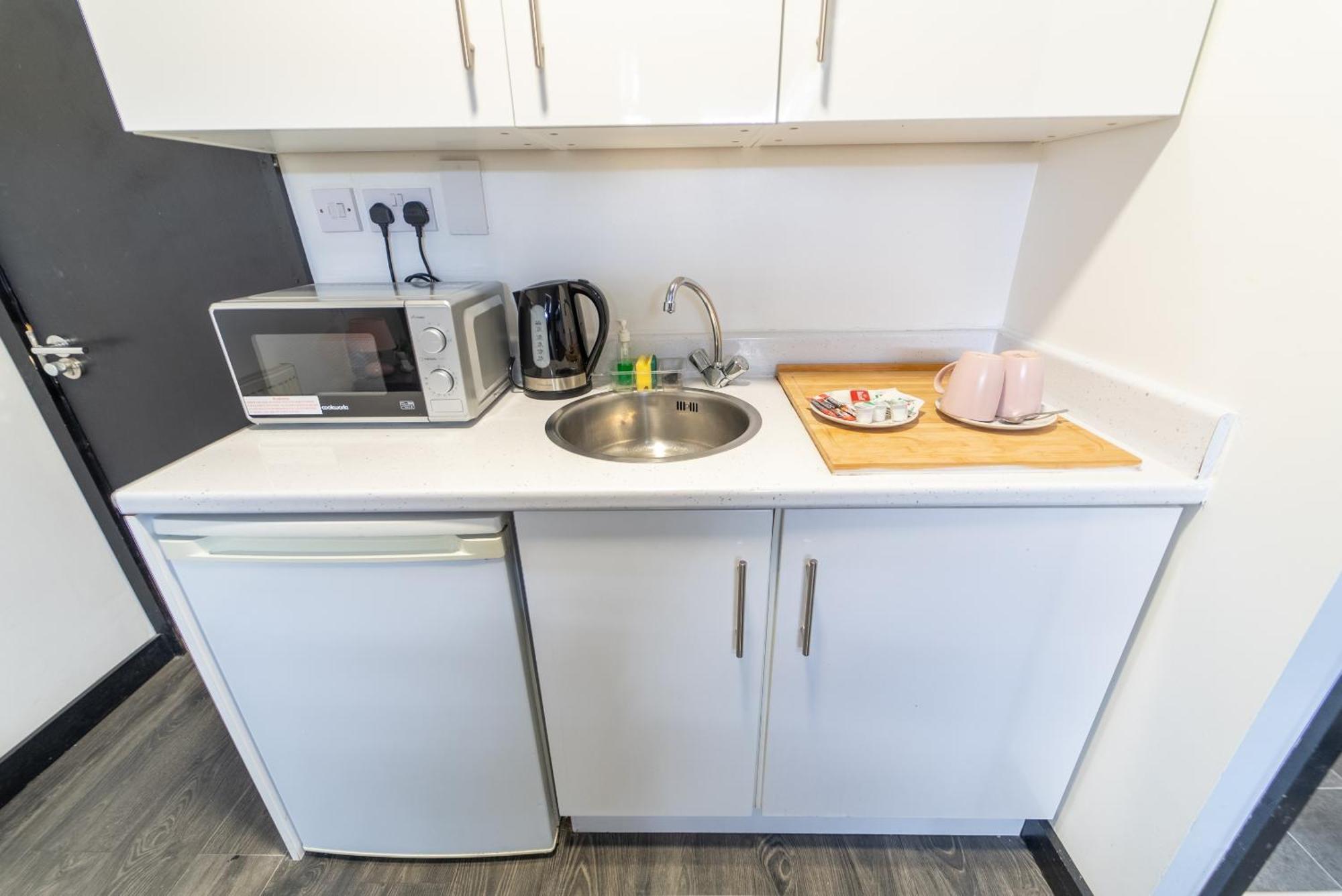 Apartment Compact Available Close To Uob And 10mins From The City! *