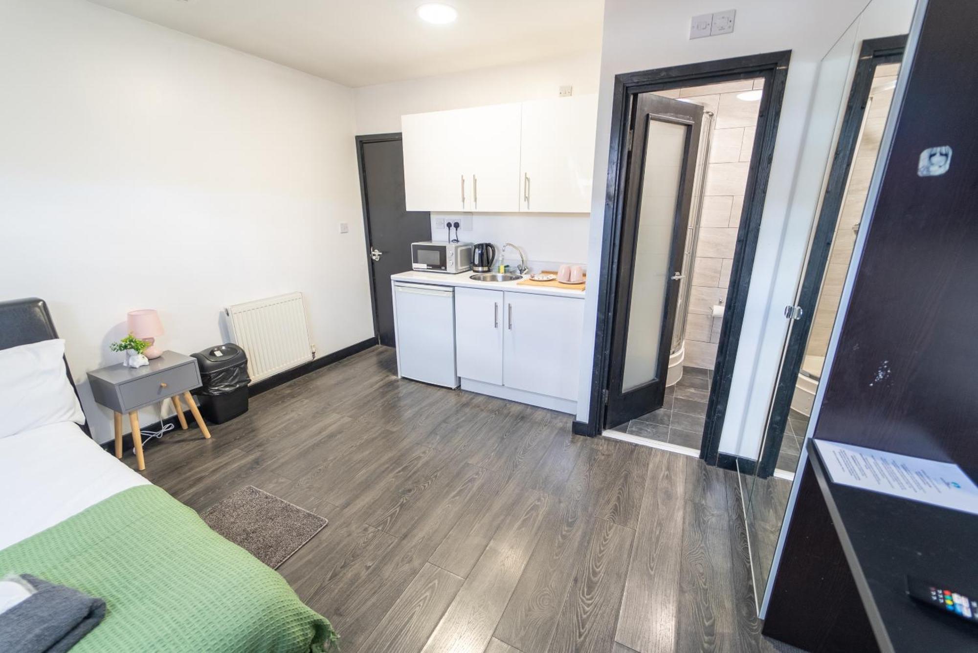 Compact Available Close To Uob And 10mins From The City! Apartment