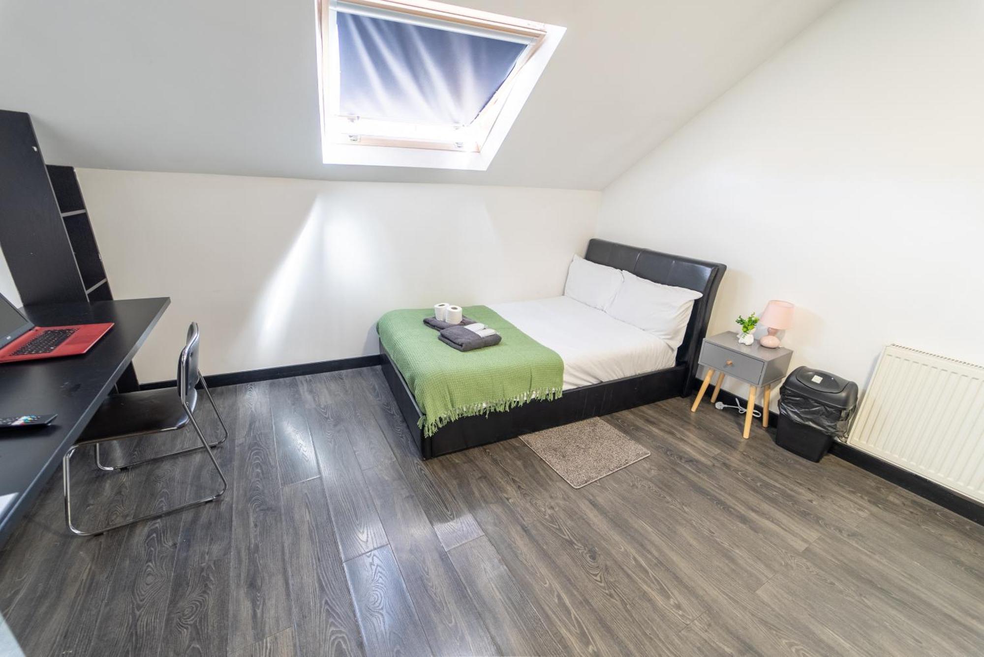 Compact Available Close To Uob And 10mins From The City! Apartment Birmingham