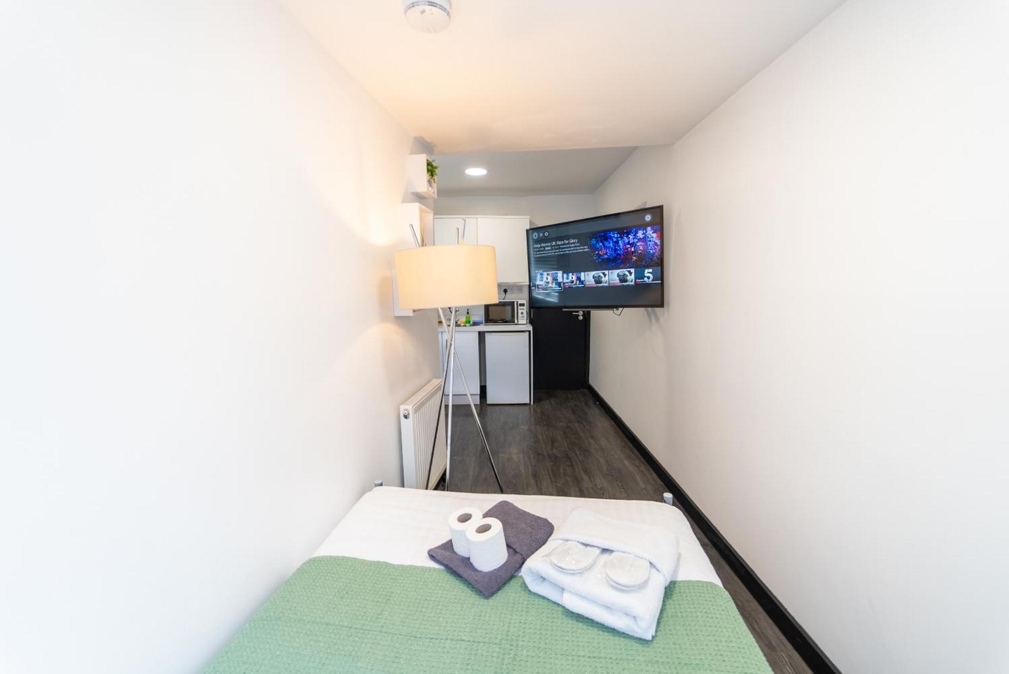 Compact Available Close To Uob And 10mins From The City! Birmingham