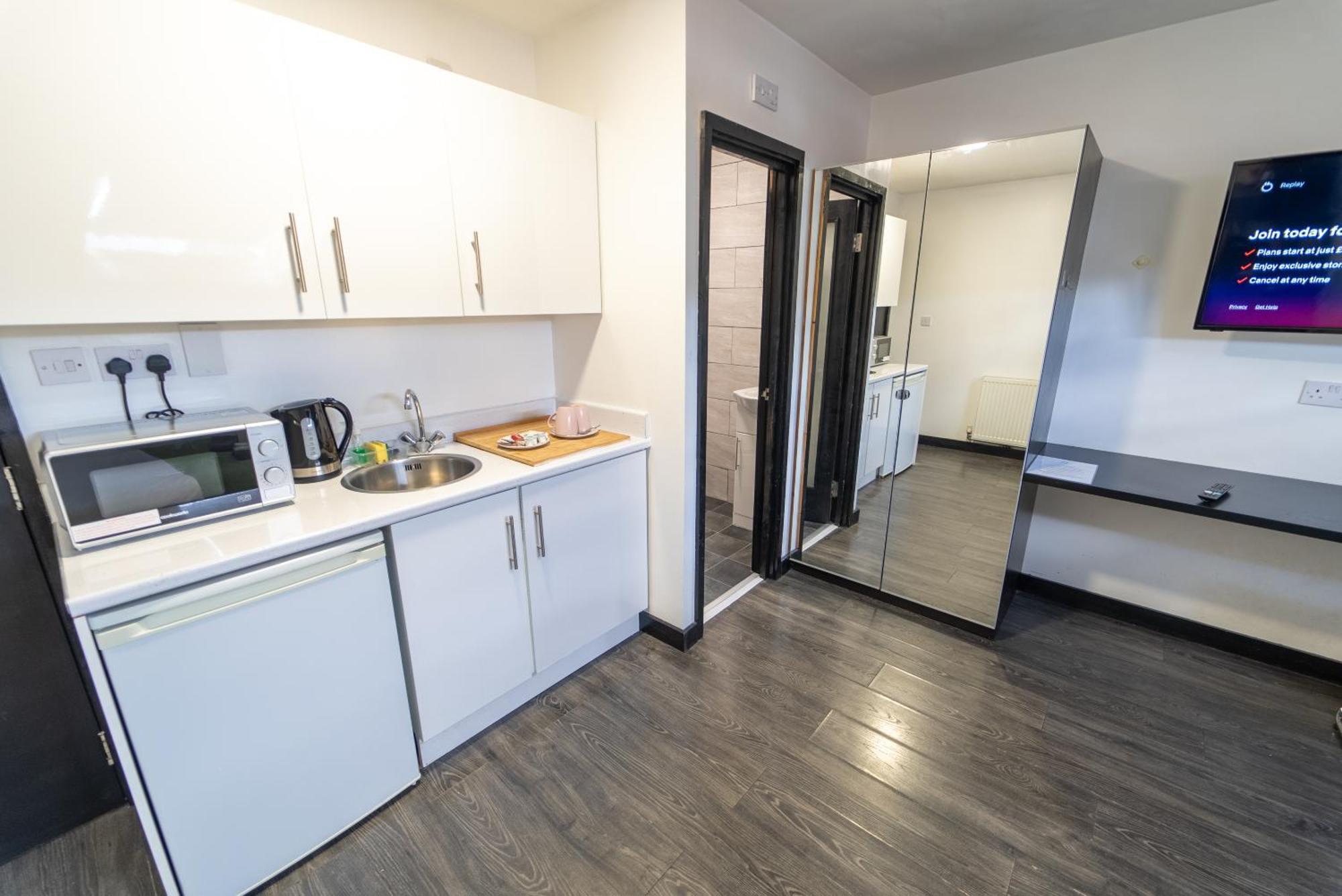 Compact Available Close To Uob And 10mins From The City! * Birmingham