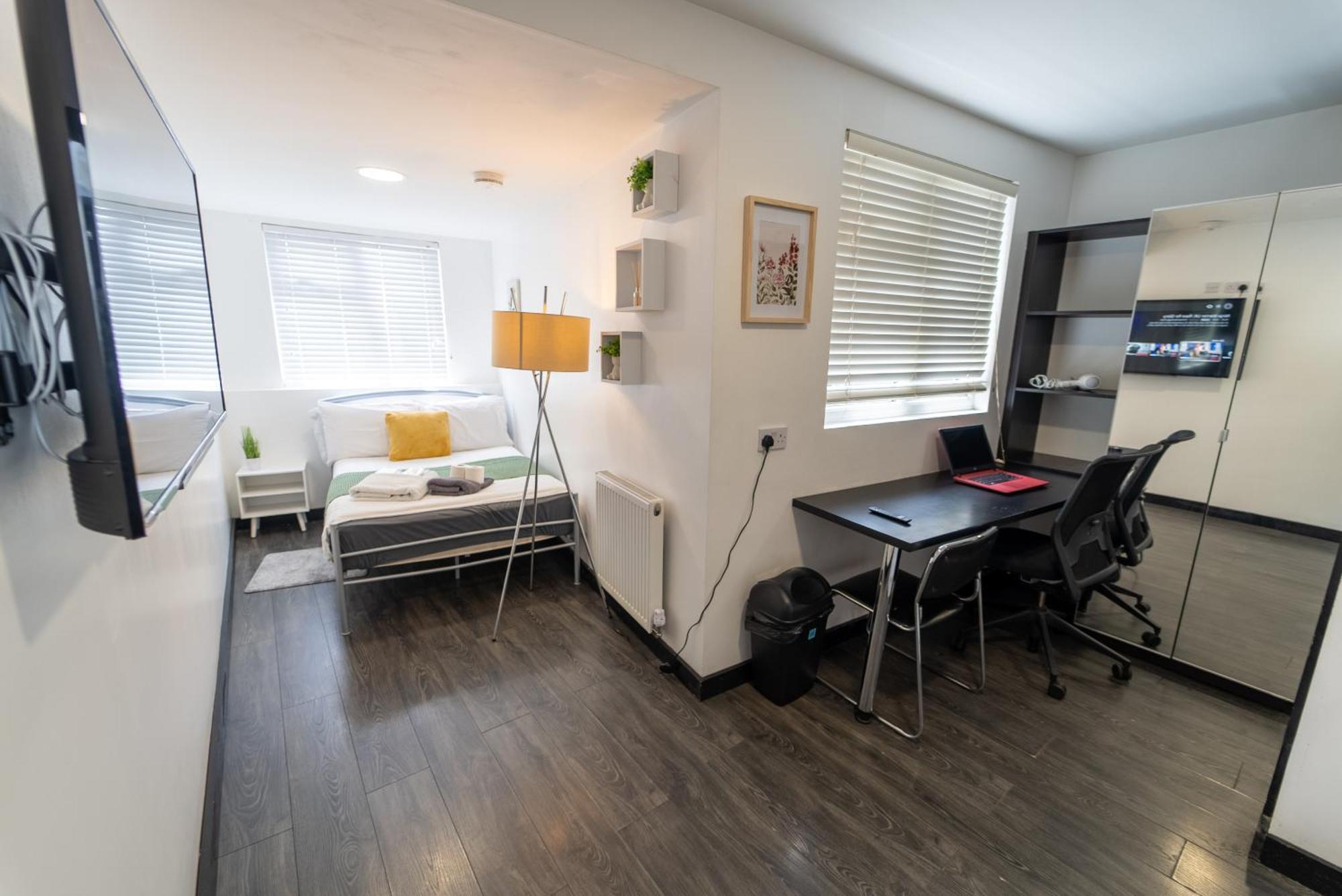 Compact Available Close To Uob And 10mins From The City! *