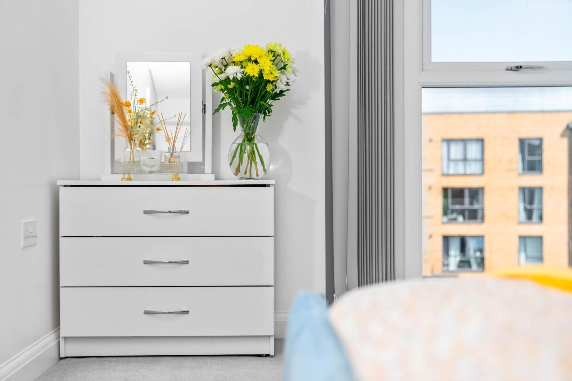 Apartment Luxury 2 Bed 2 Bath- City Centre - Netflix - Wifi - On-street Parking