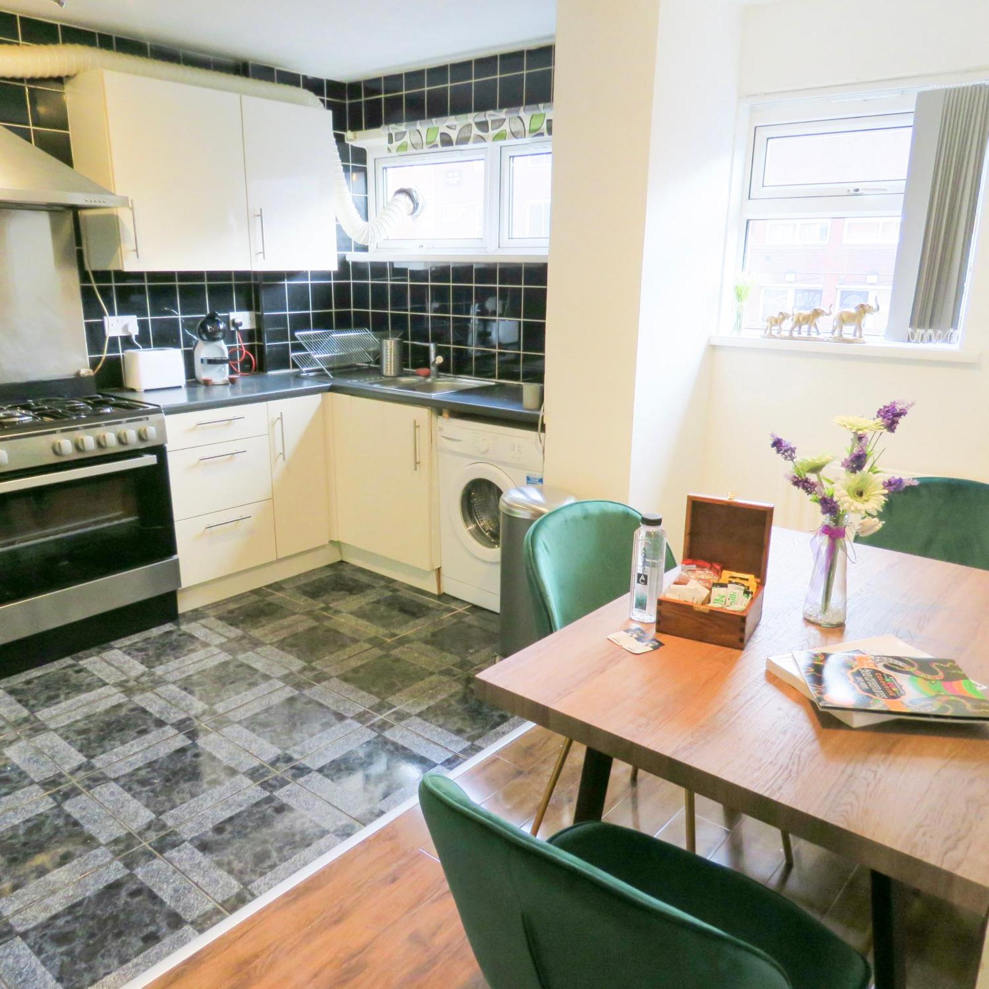 Tudors Esuites Five Ways Private Terrace & Parking