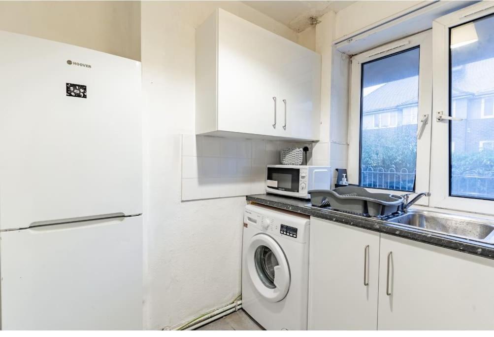 Stylish Flat 40 Percent Off Monthly Parking Apartment